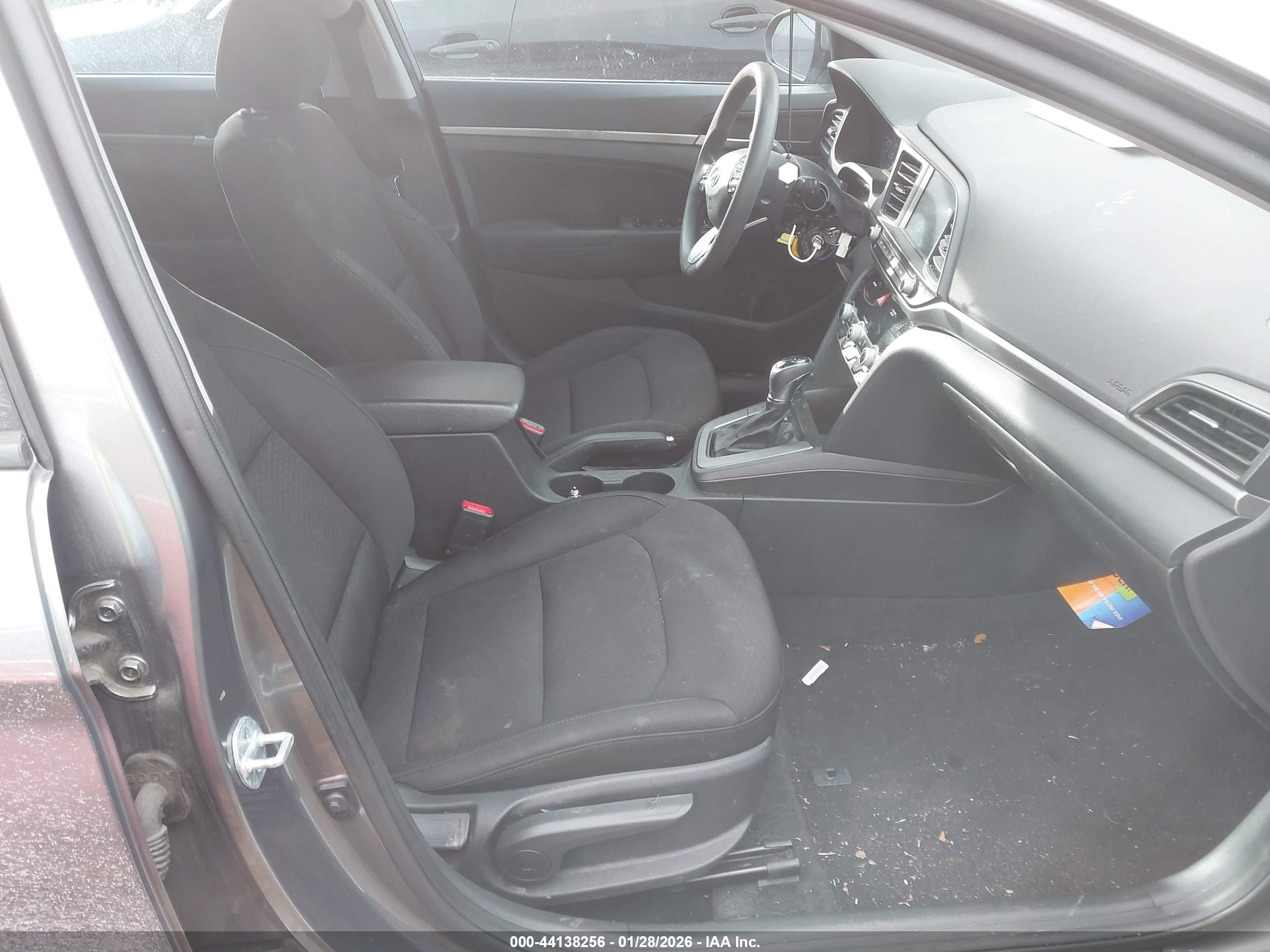 HYUNDAI ELANTRA image 5