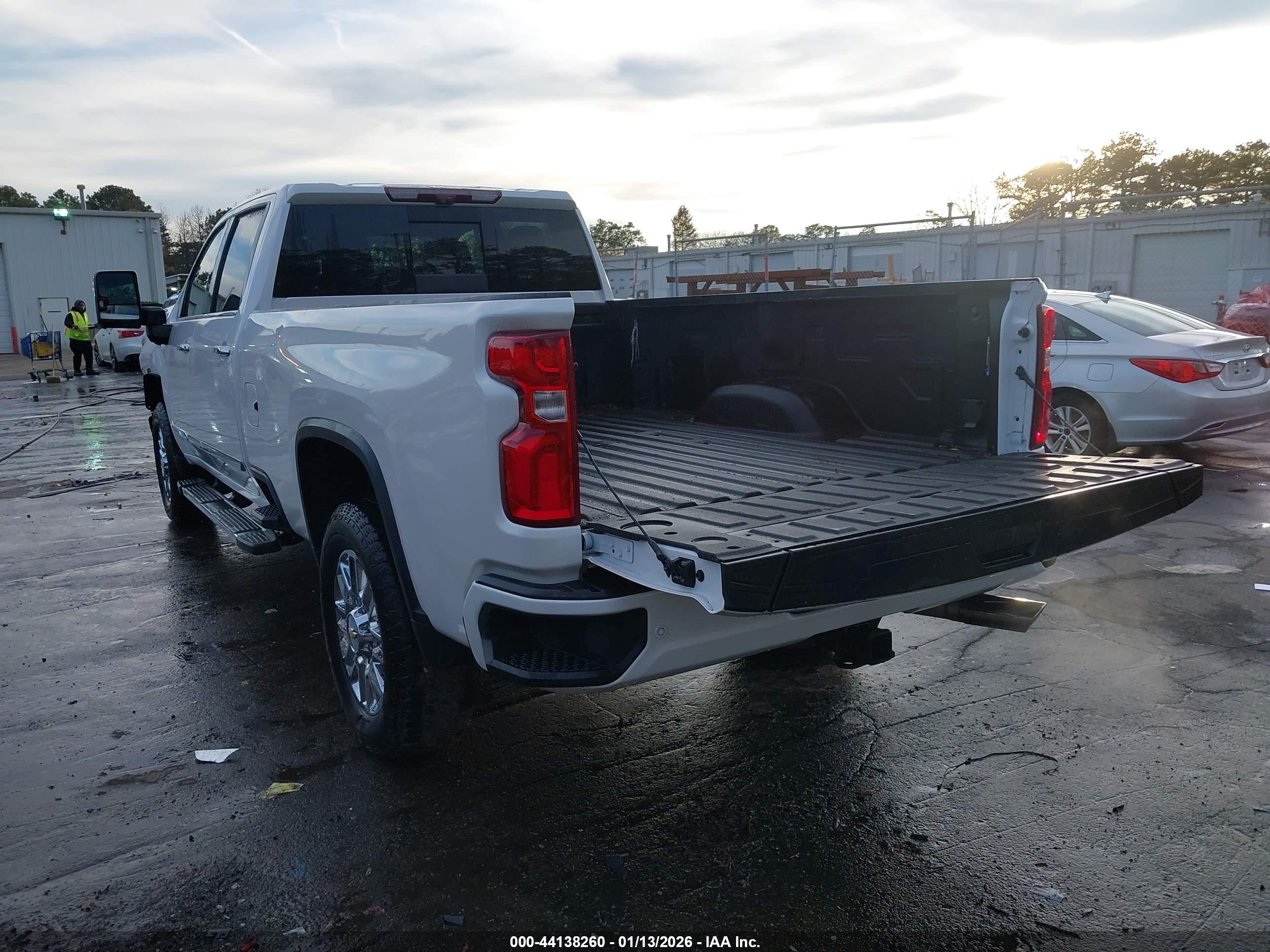 CHEVROLET SILVERADO image 3