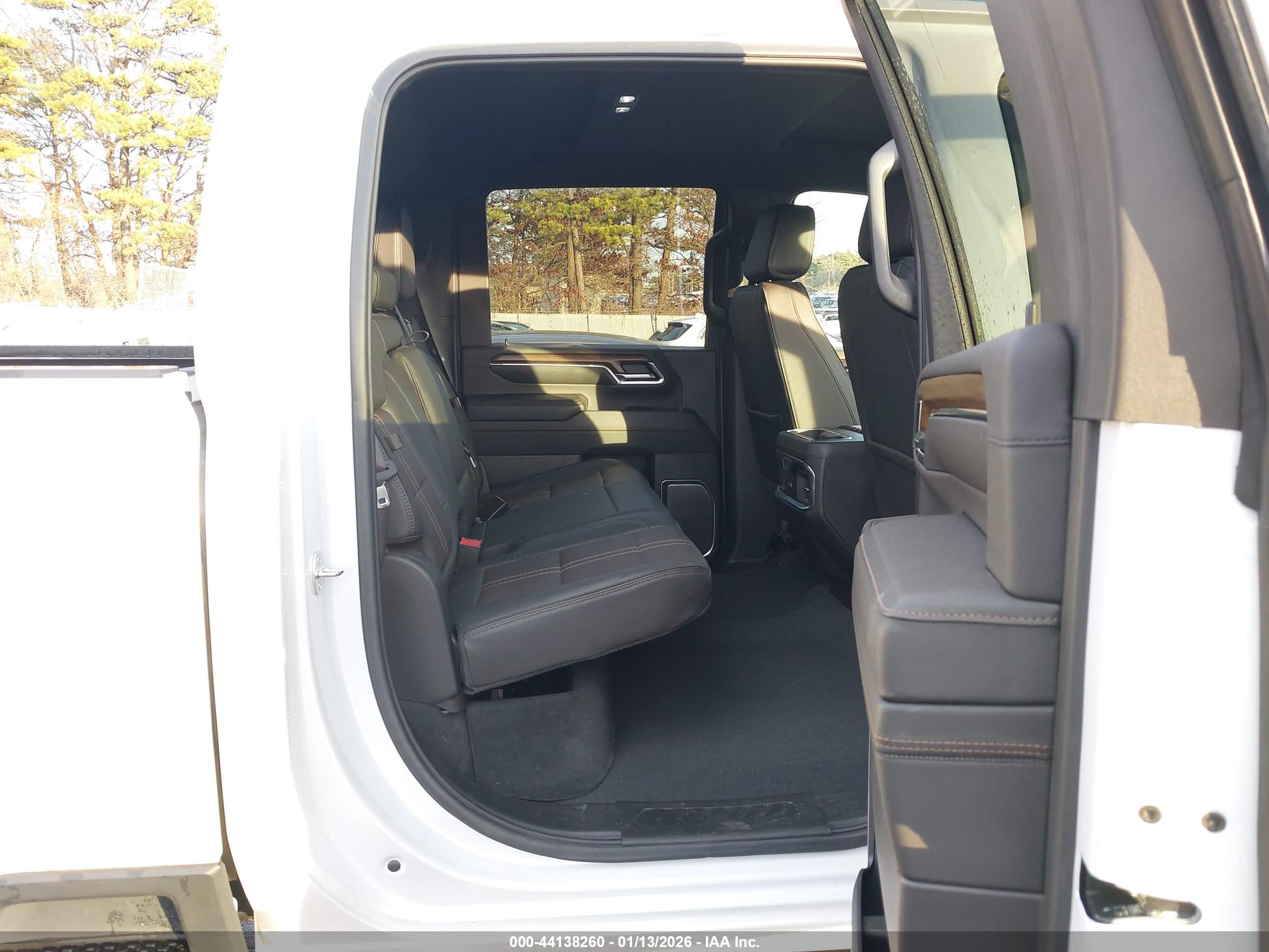 CHEVROLET SILVERADO image 7