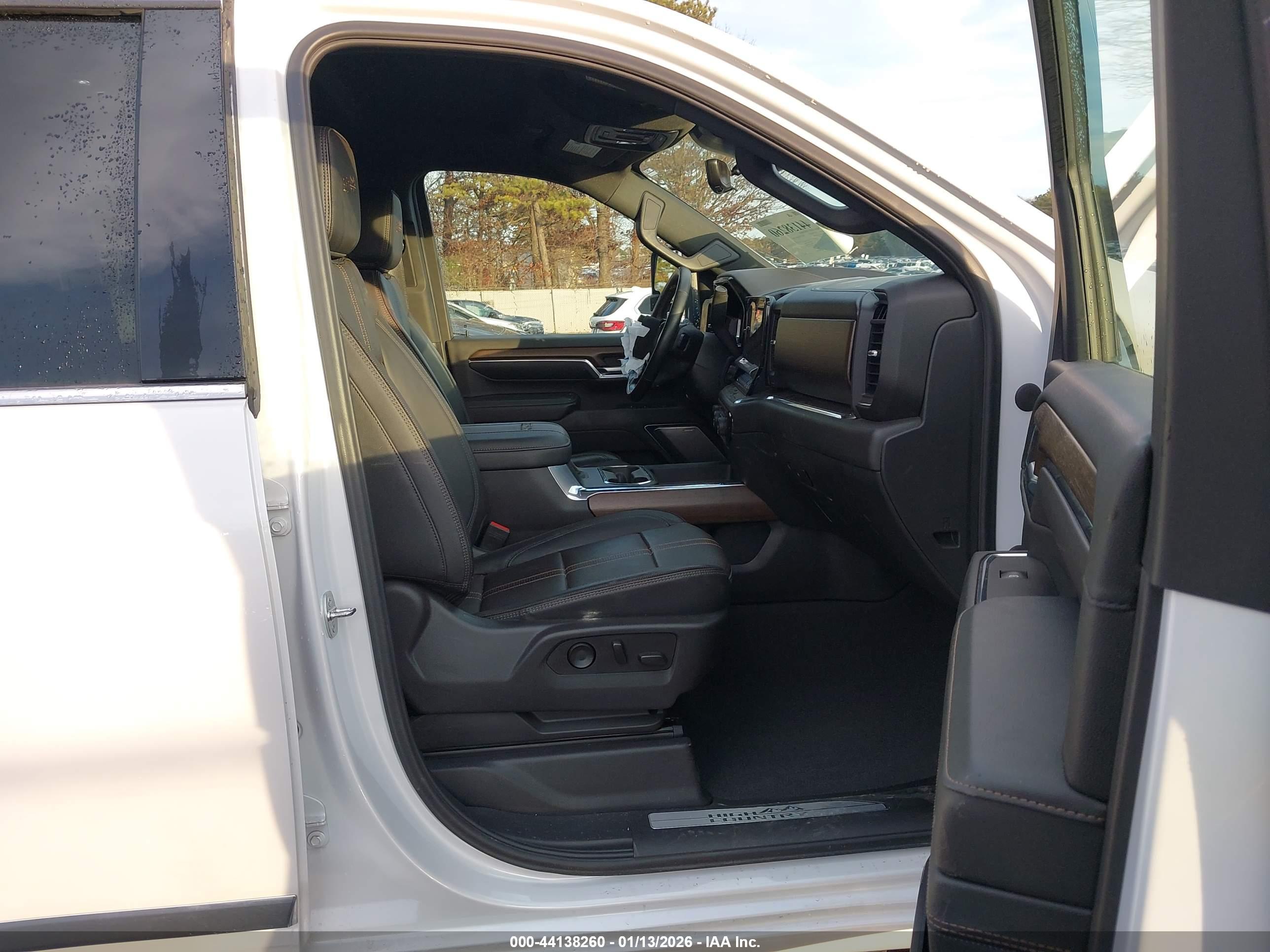 CHEVROLET SILVERADO image 8