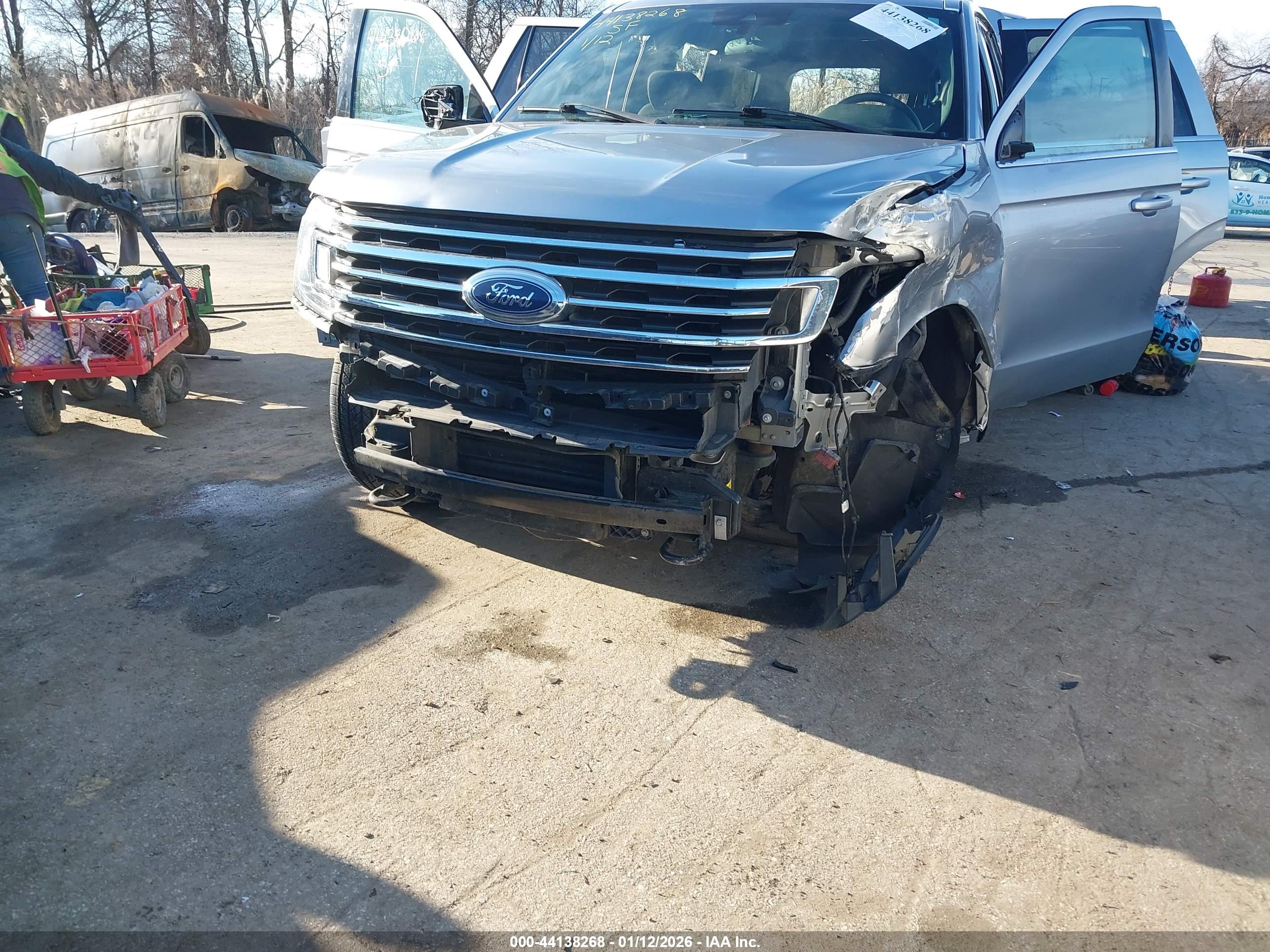 FORD EXPEDITION image 6