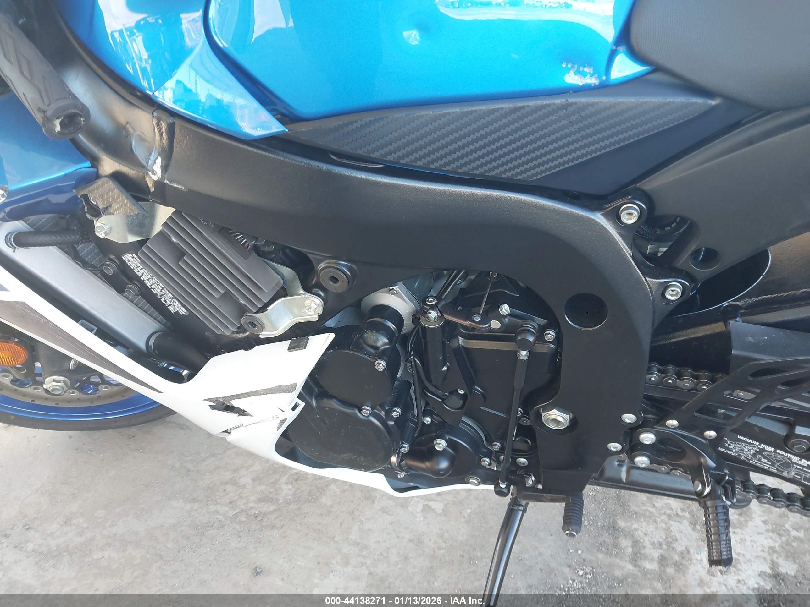 SUZUKI GSX-R600 image 9