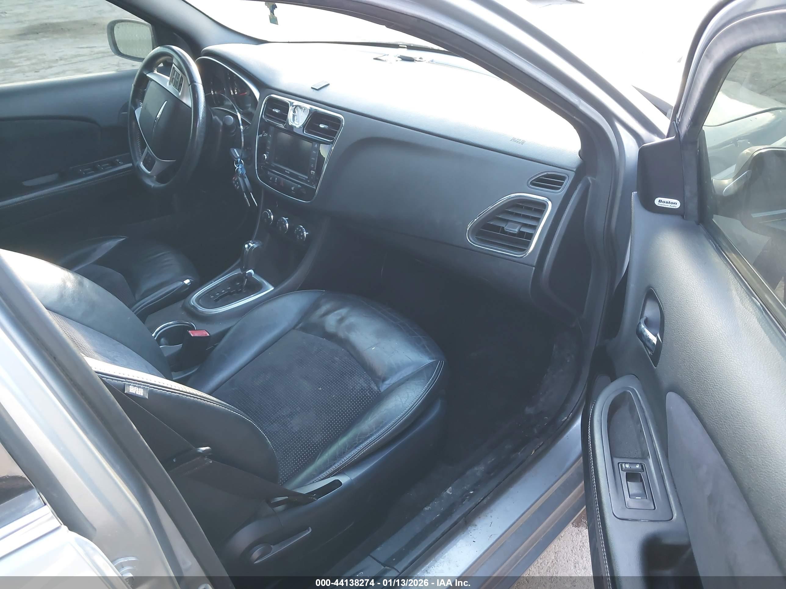 CHRYSLER 200 image 5