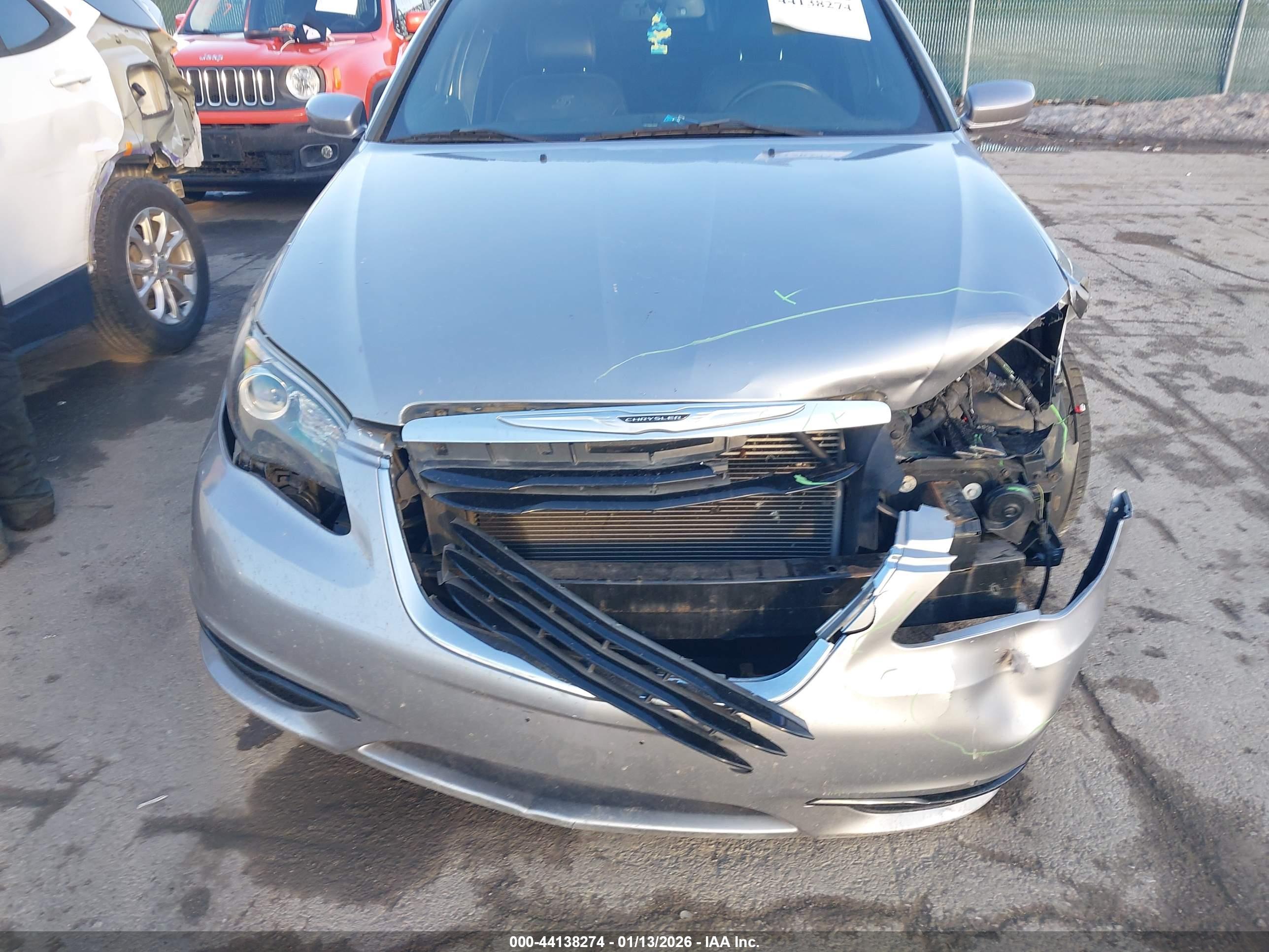 CHRYSLER 200 image 6