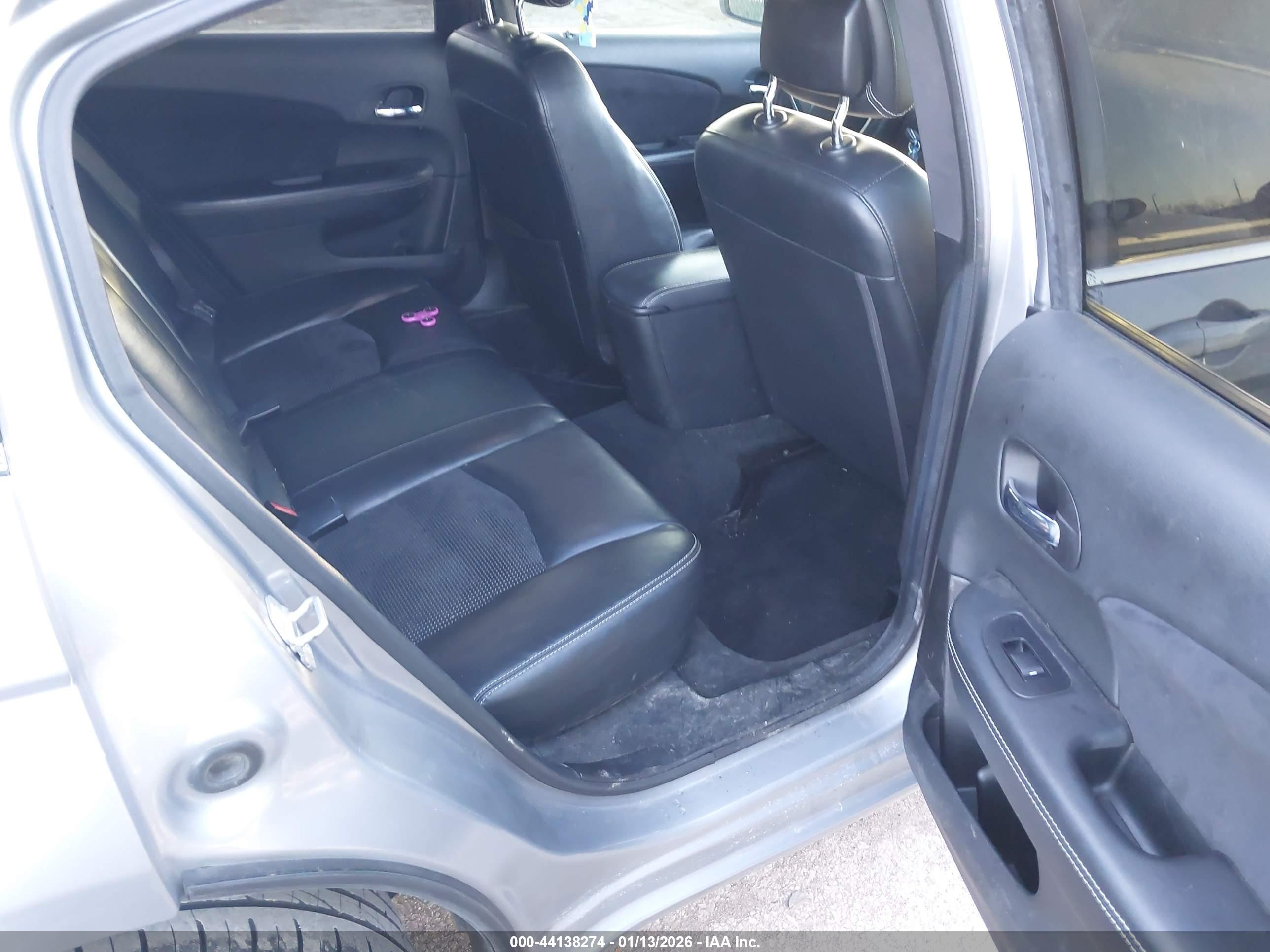 CHRYSLER 200 image 8