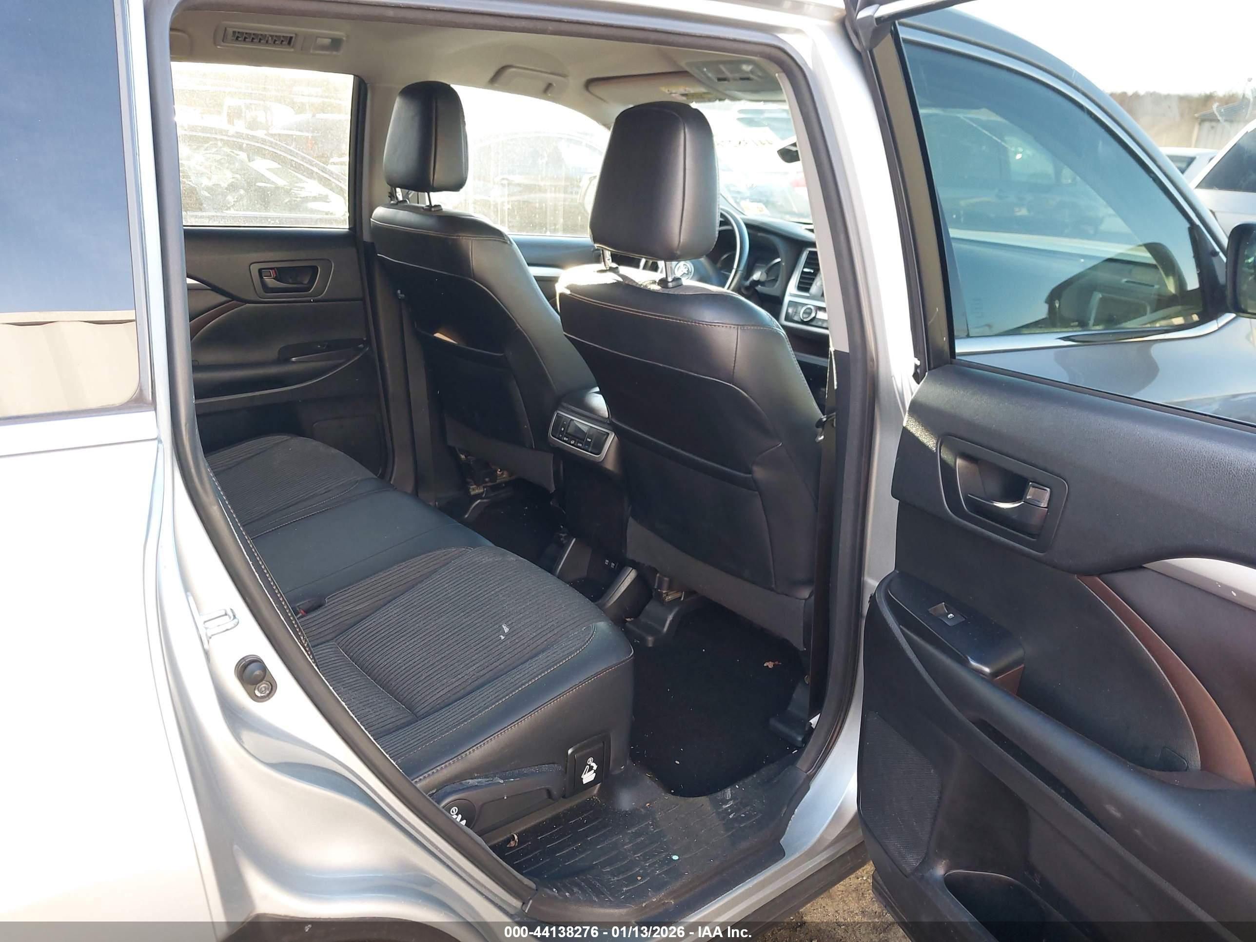 TOYOTA HIGHLANDER image 8