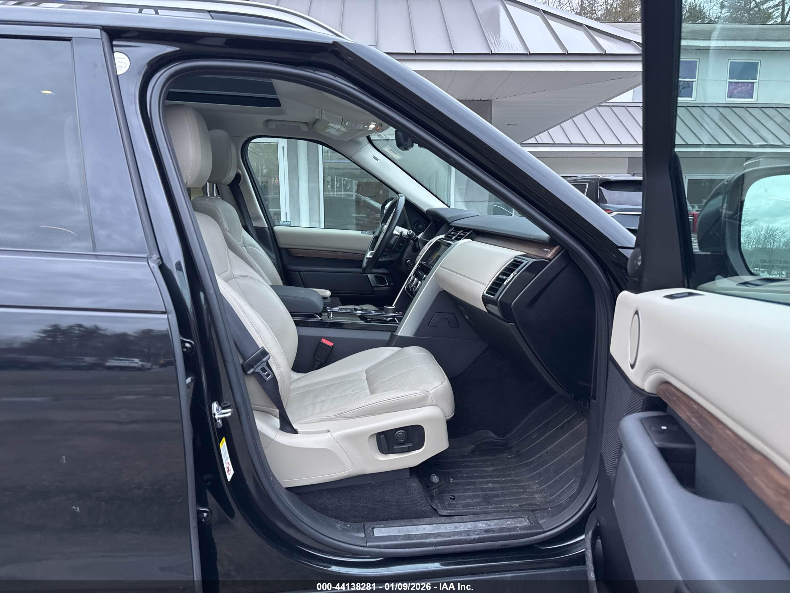 LAND ROVER image 5