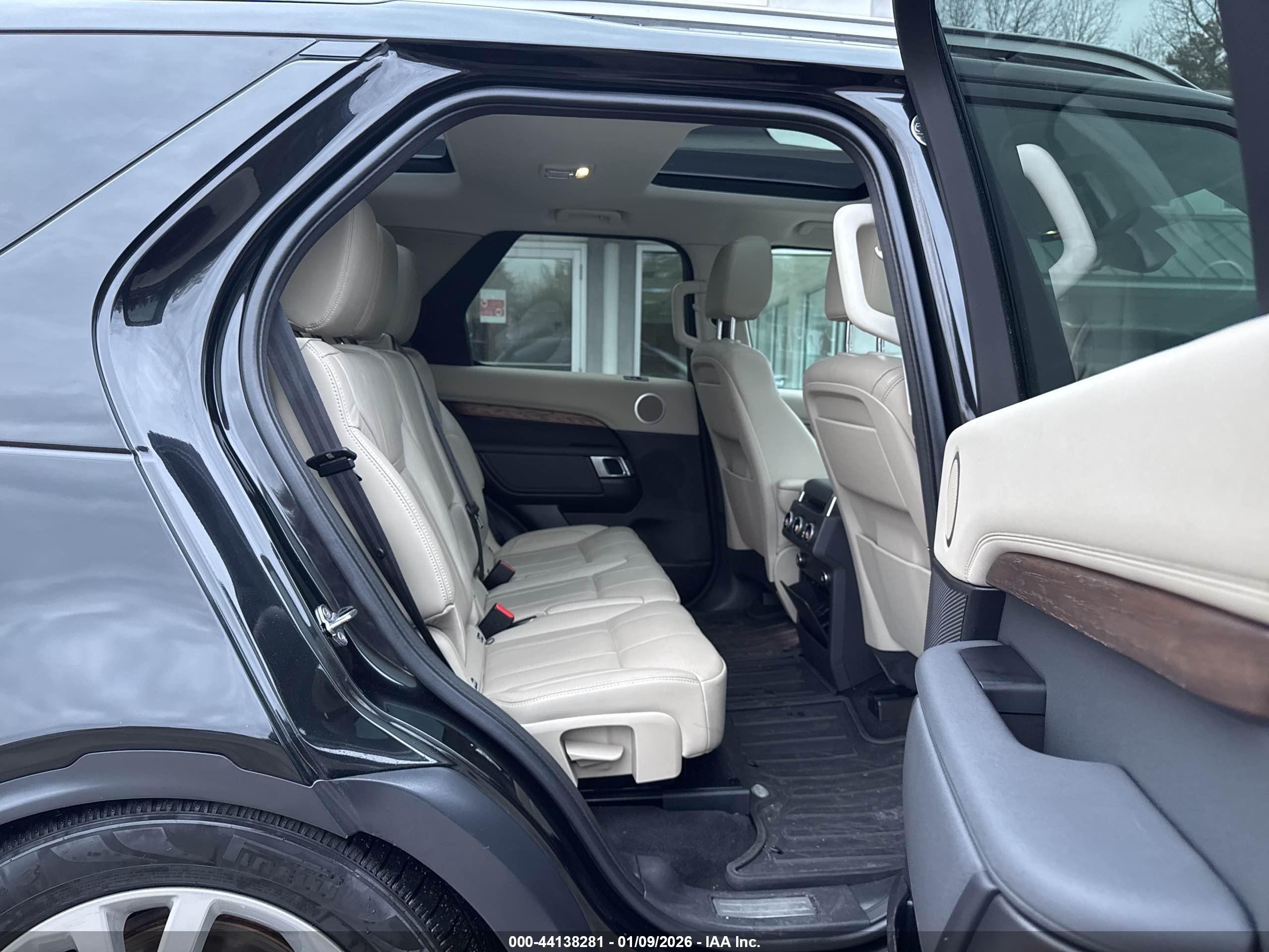 LAND ROVER image 8