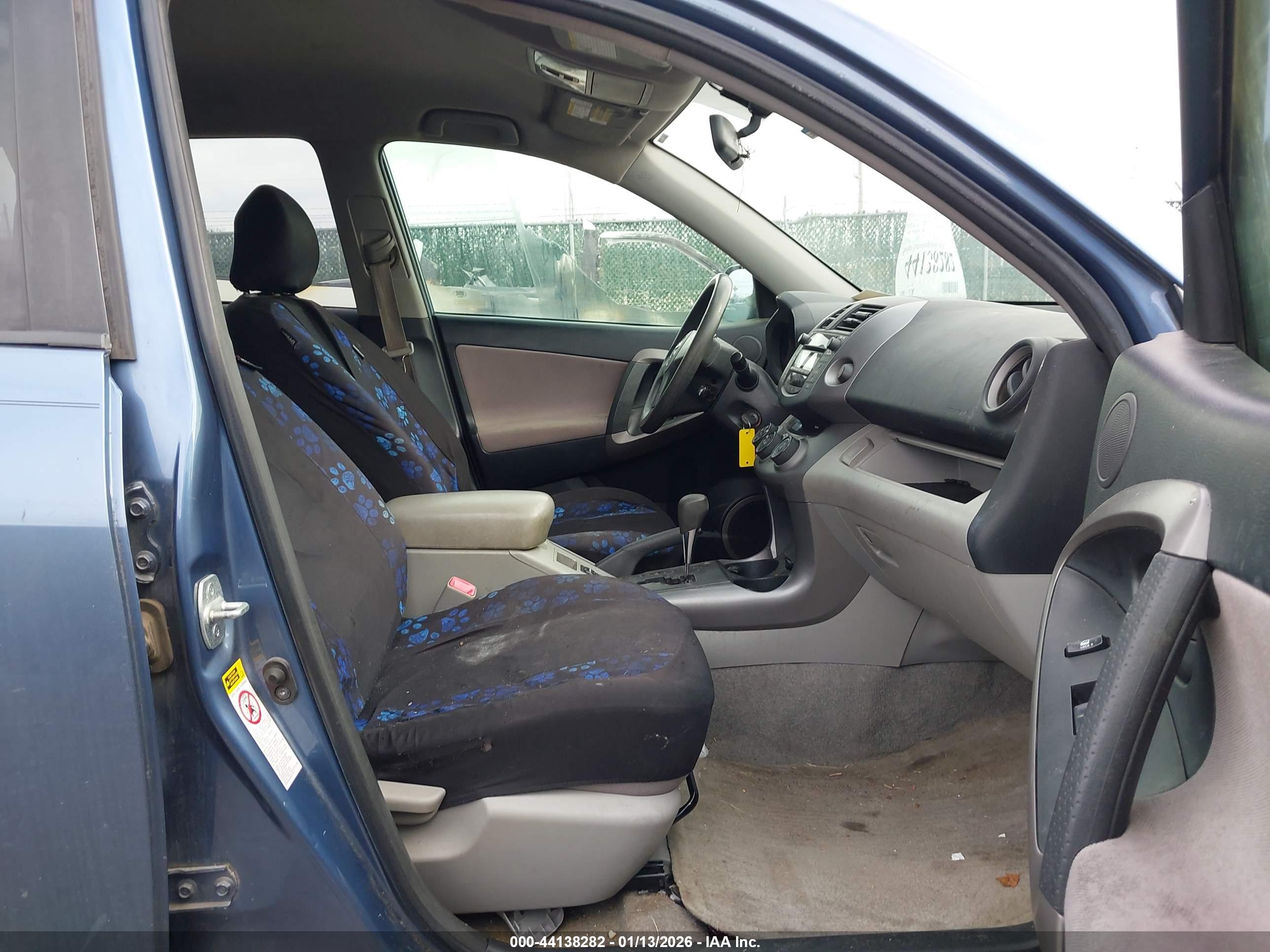 TOYOTA RAV4 image 5
