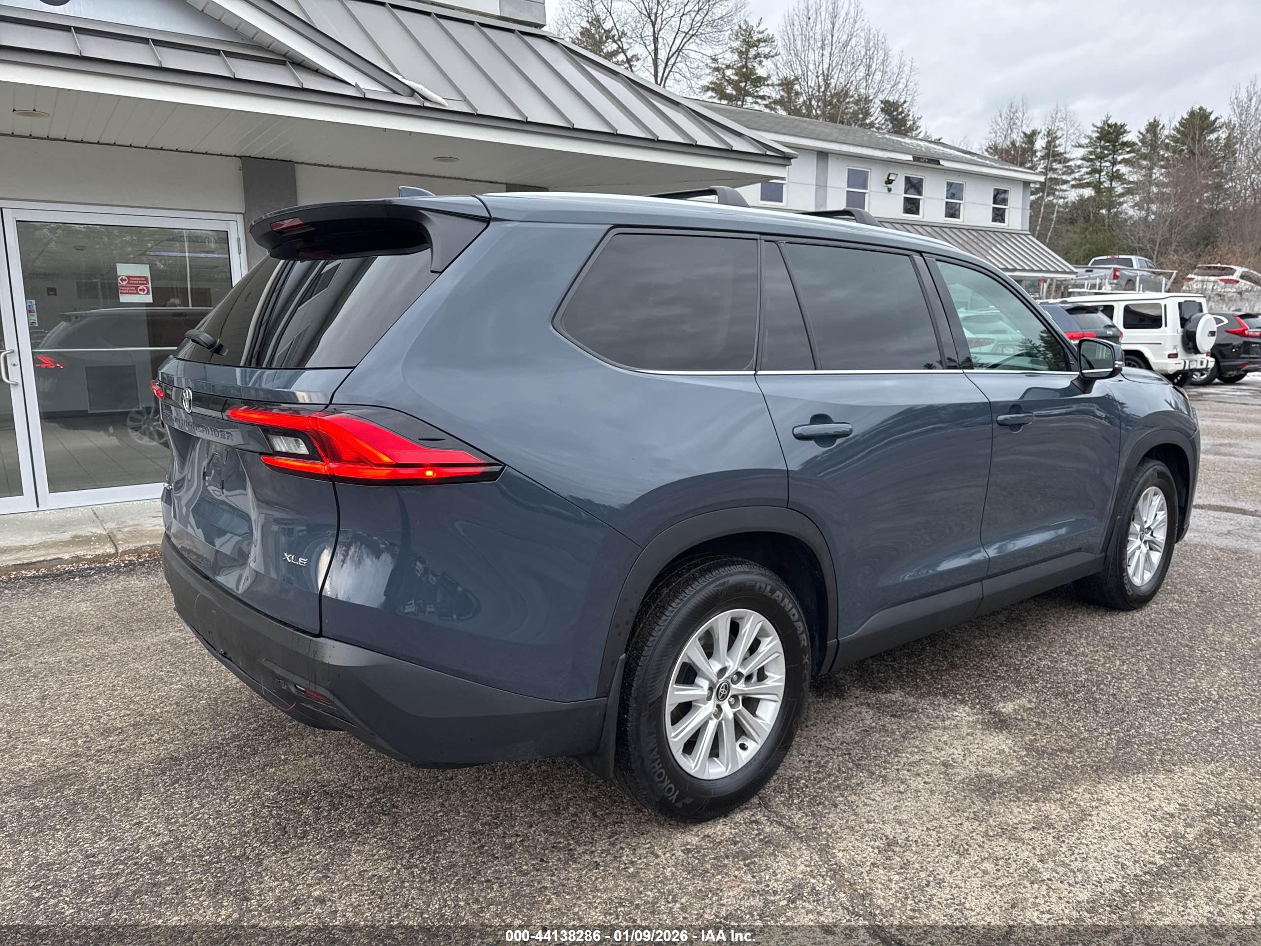 TOYOTA GRAND image 4