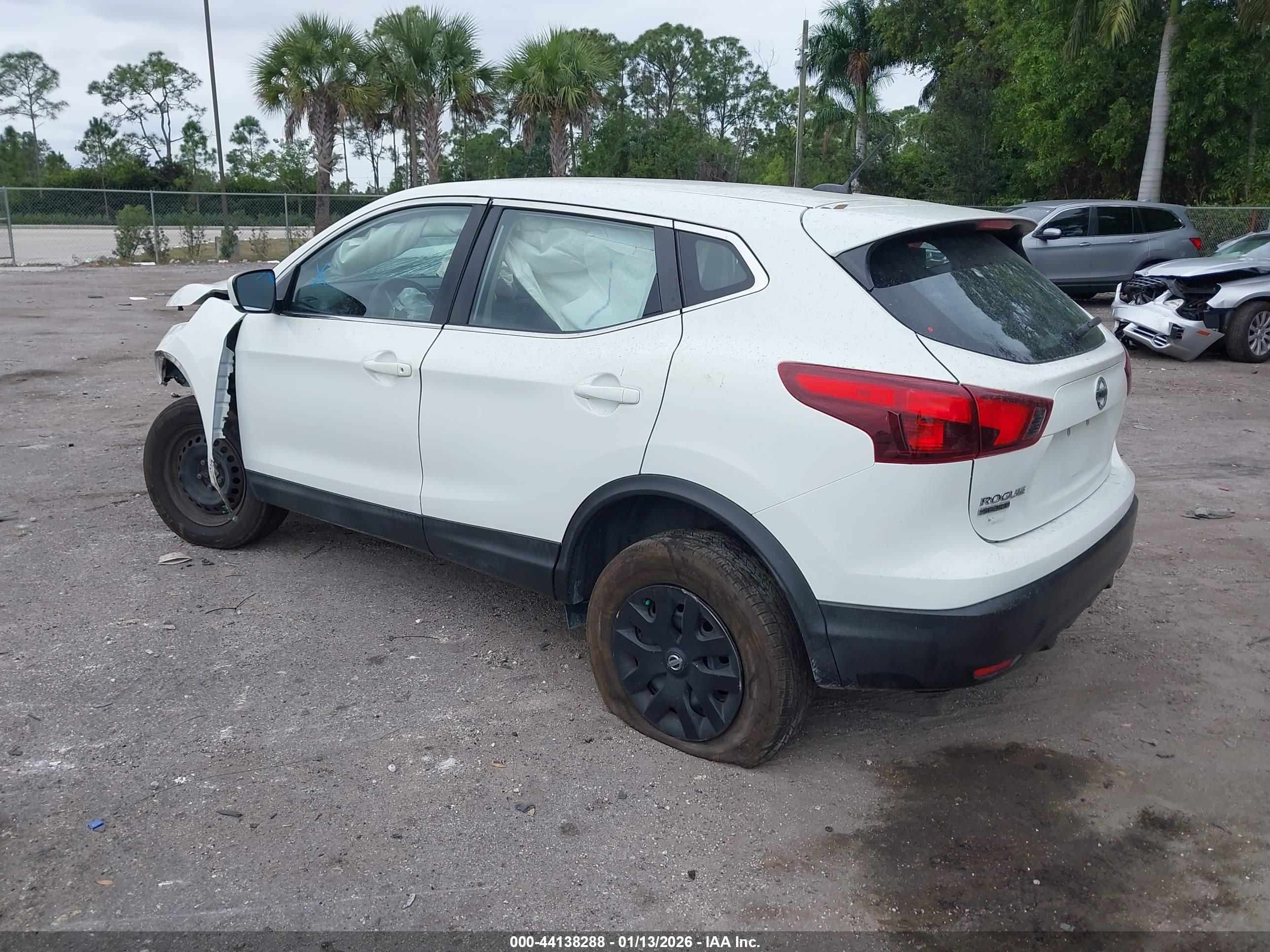 NISSAN ROGUE image 3