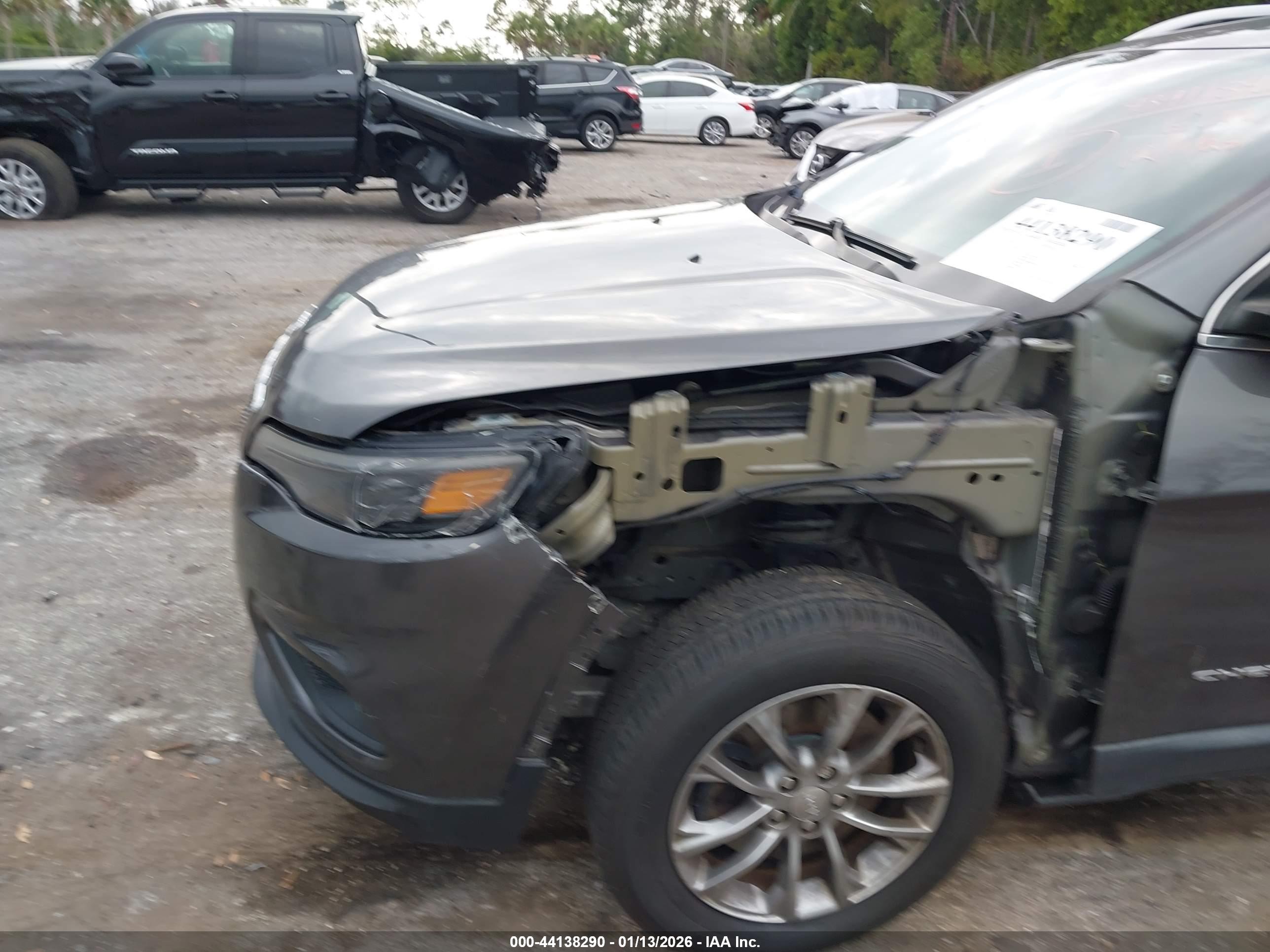 JEEP CHEROKEE image 6
