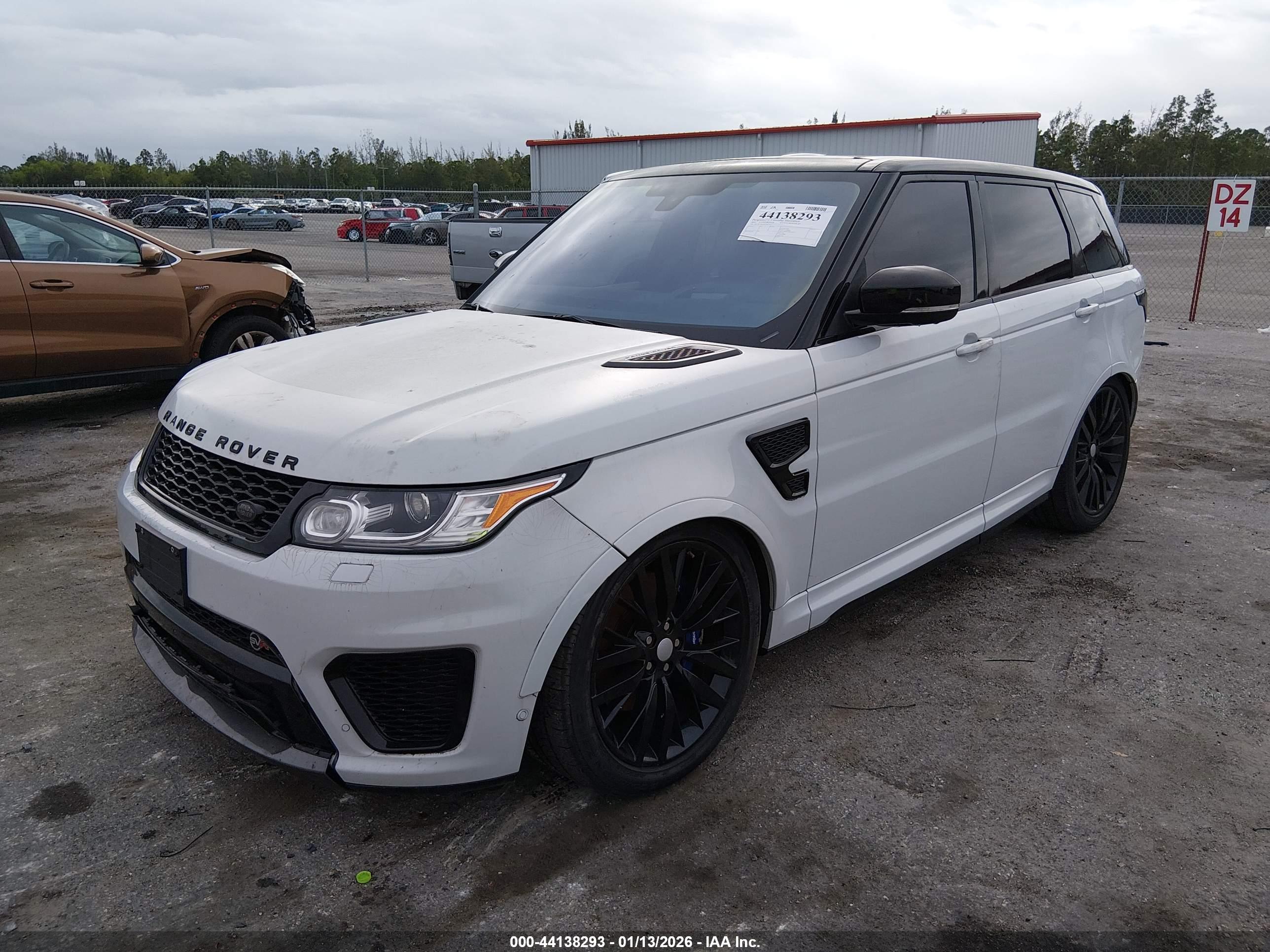 LAND ROVER image 2