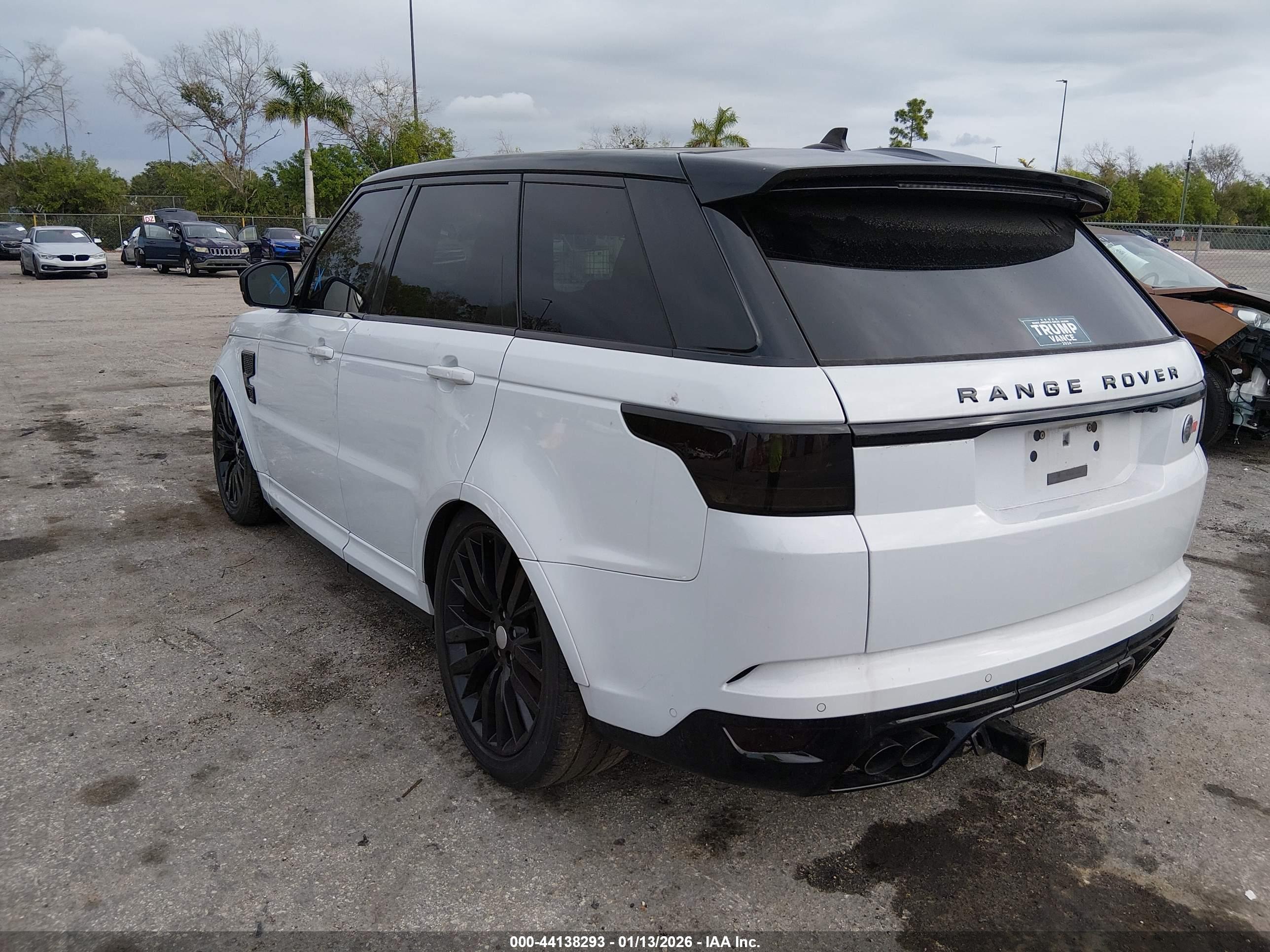 LAND ROVER image 3