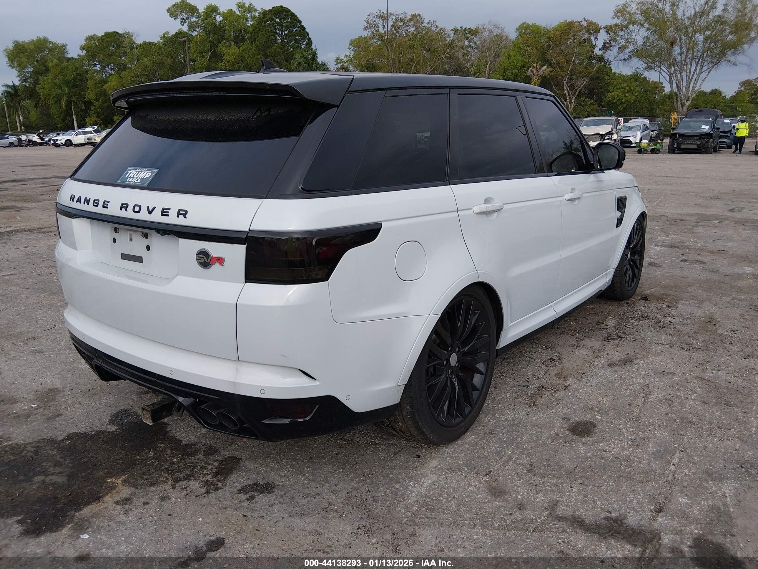LAND ROVER image 4