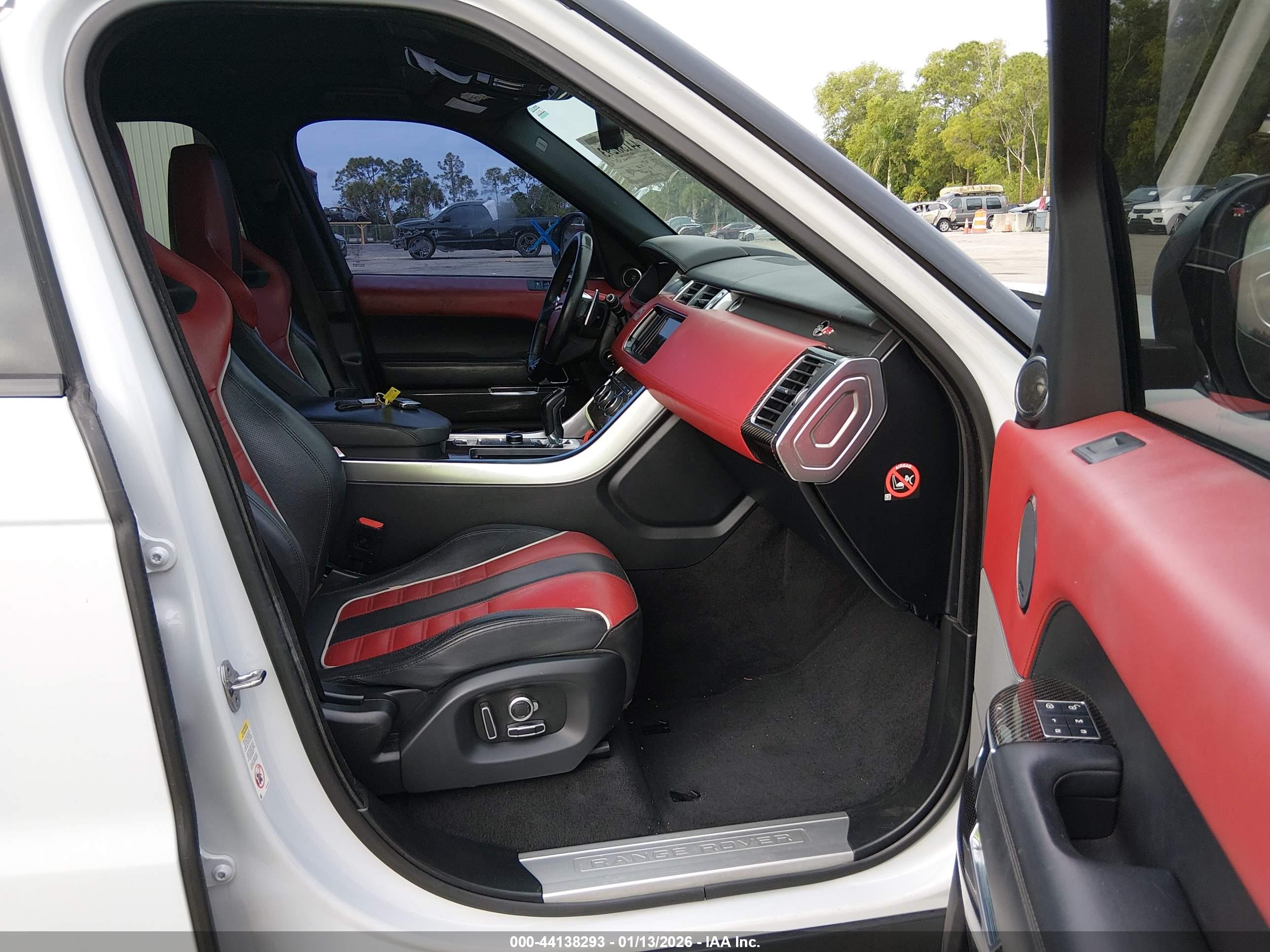 LAND ROVER image 5