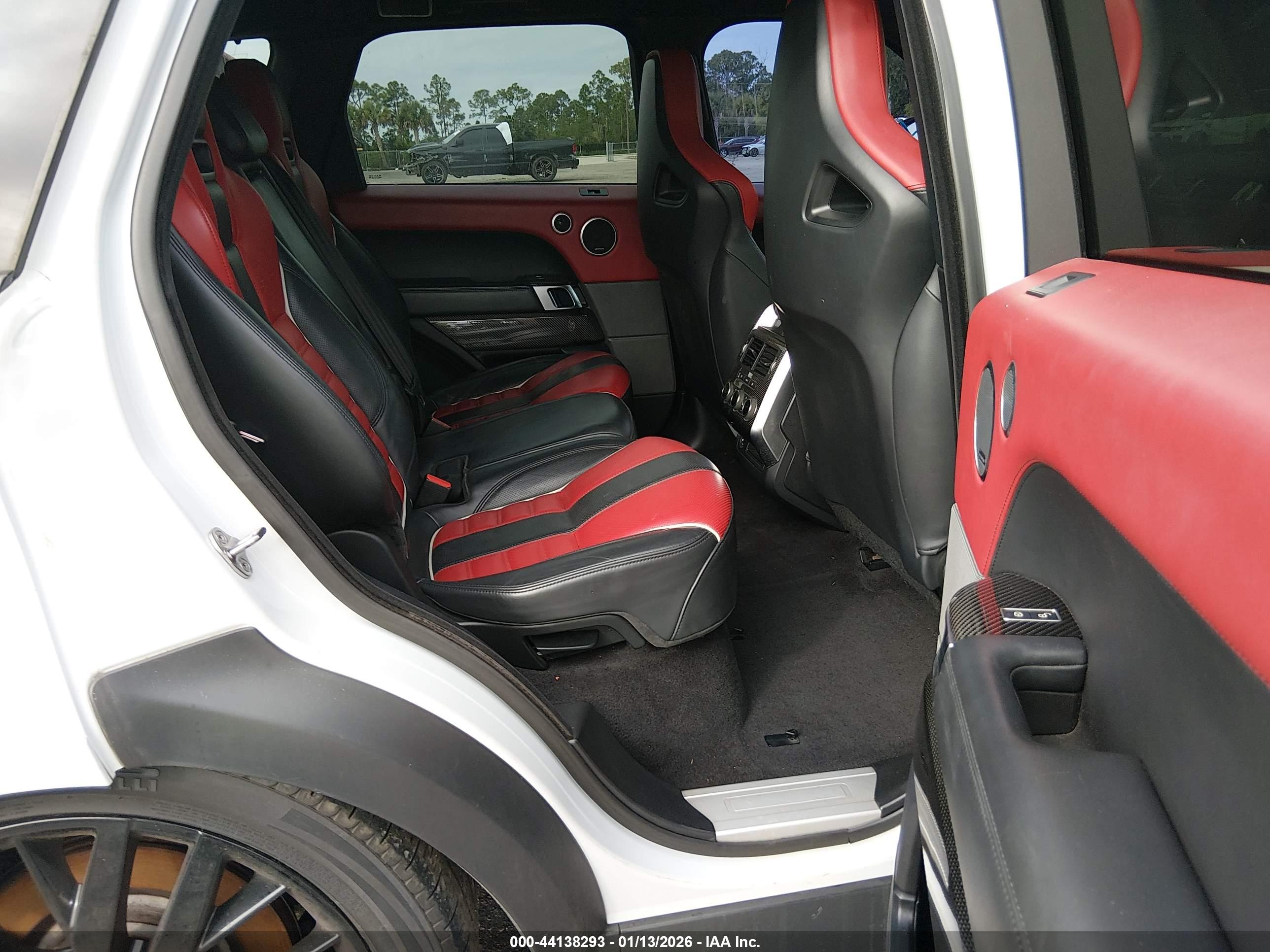 LAND ROVER image 8