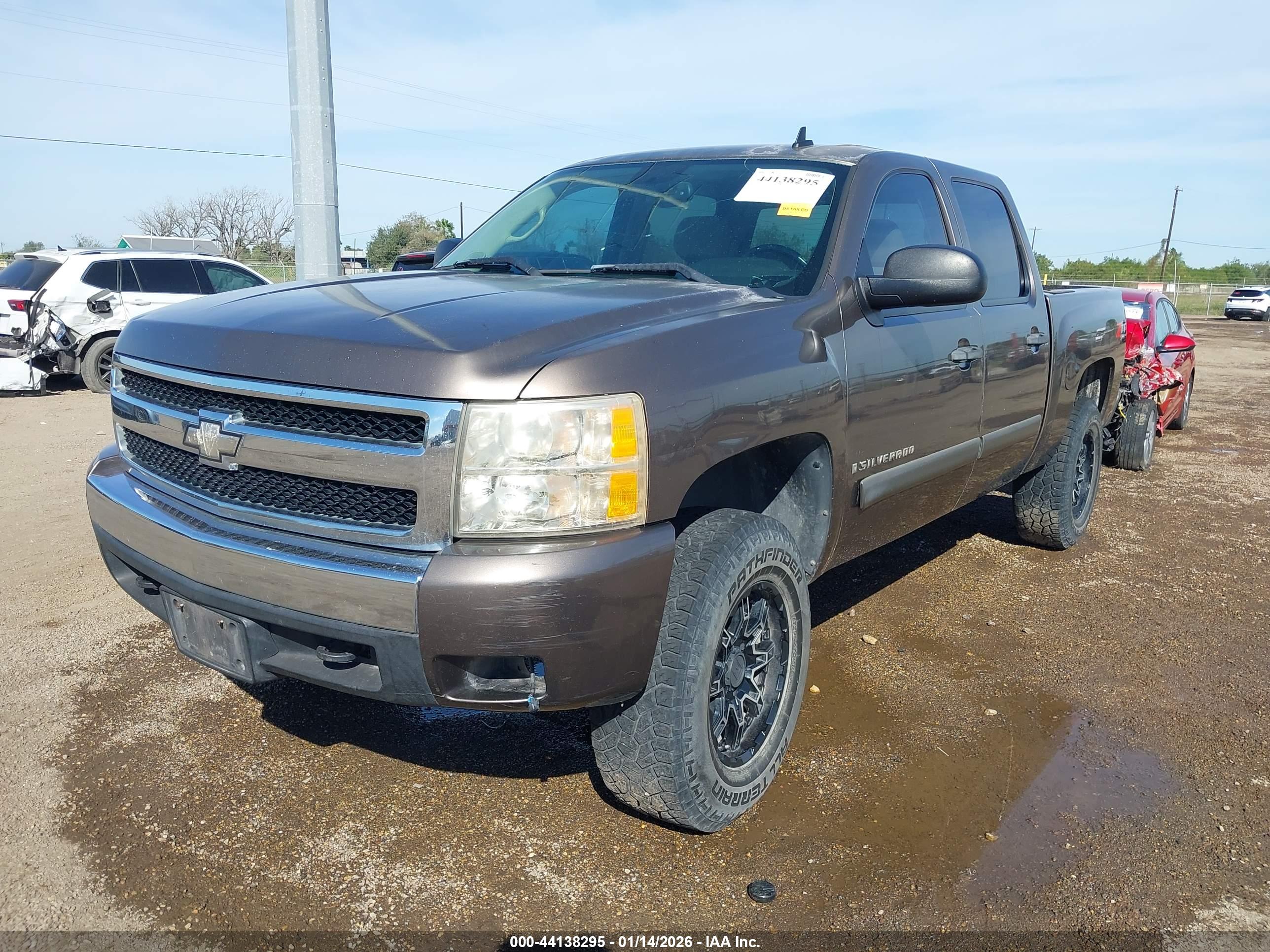 CHEVROLET SILVERADO image 2
