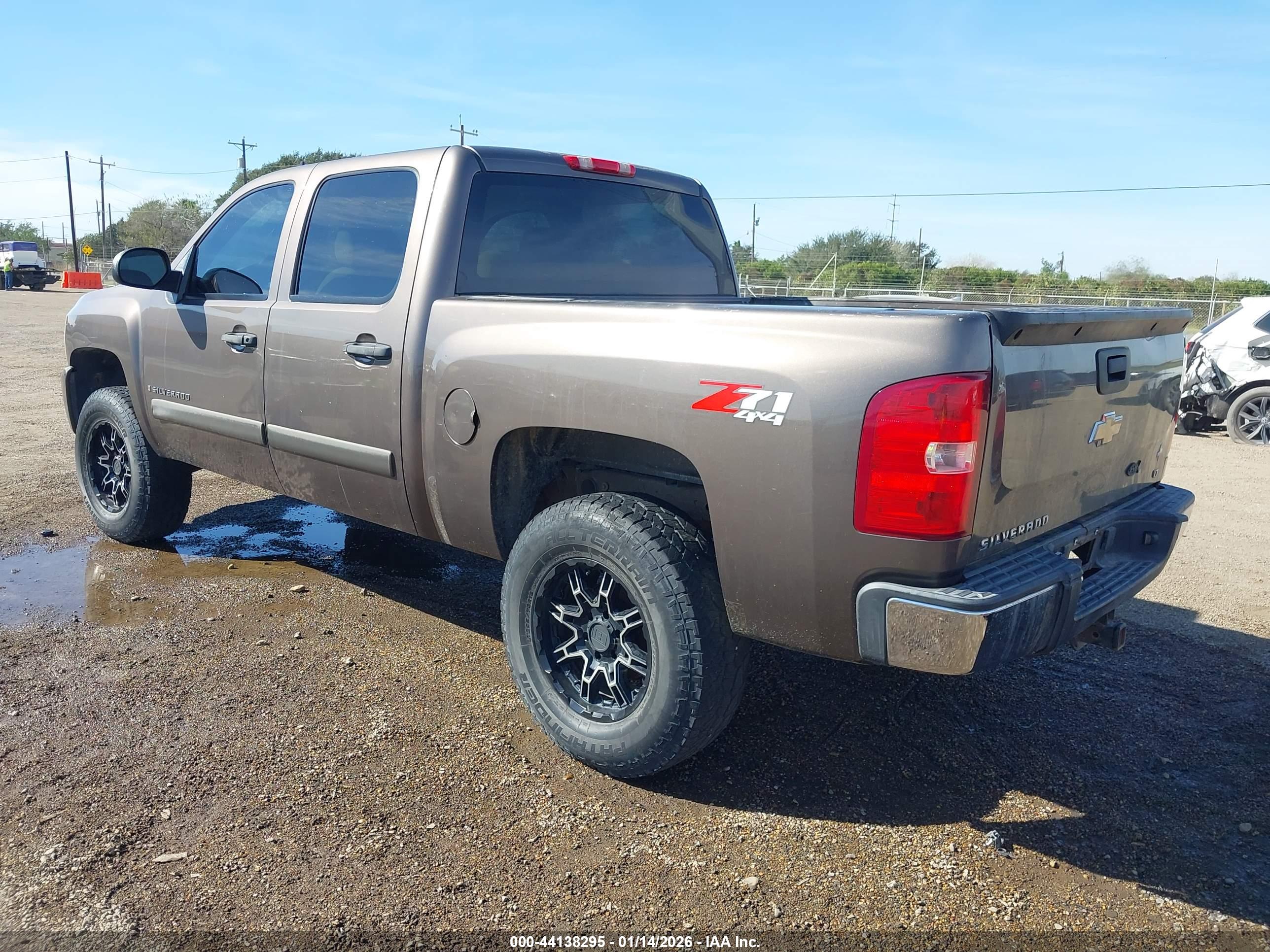 CHEVROLET SILVERADO image 3