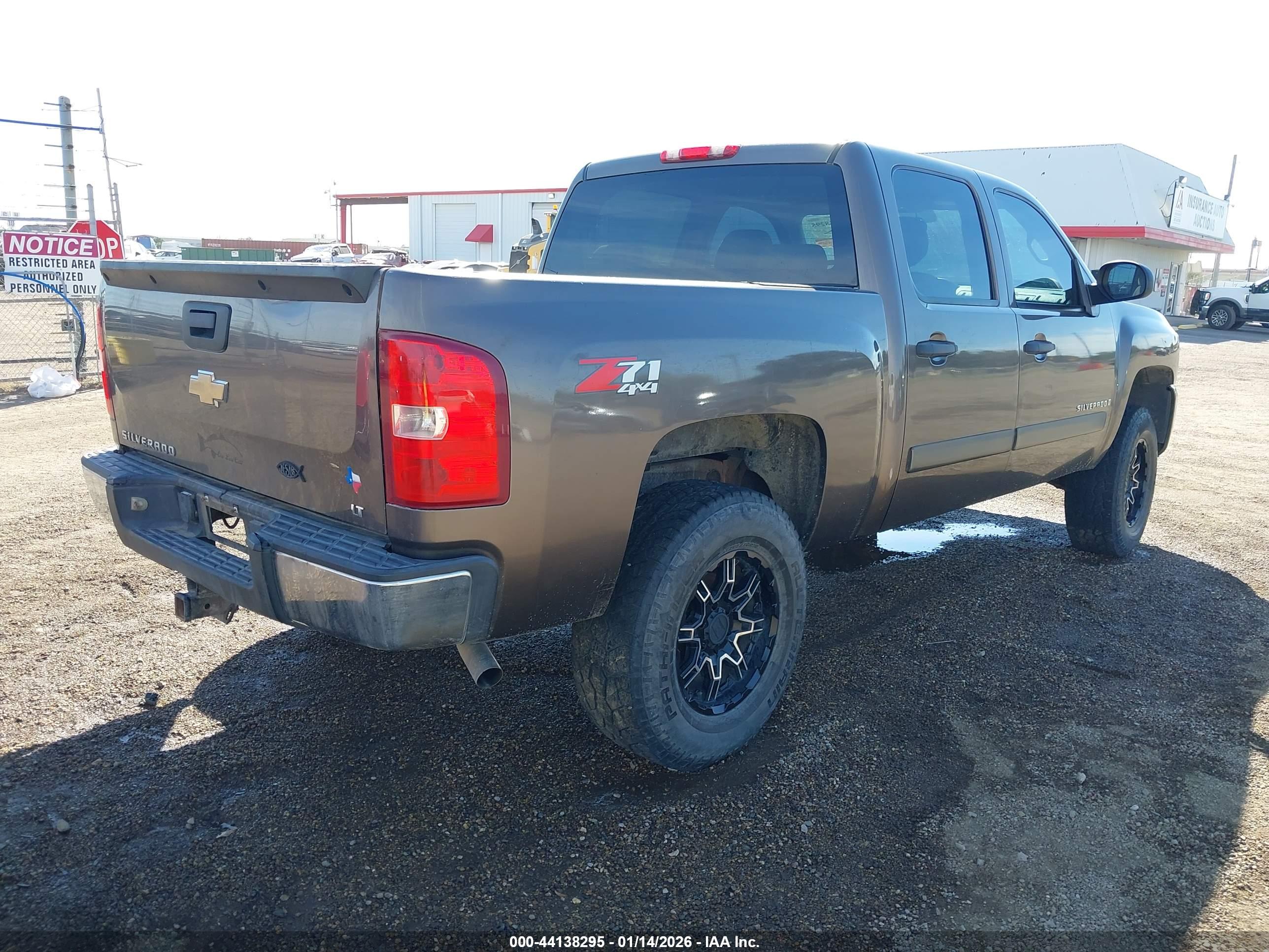 CHEVROLET SILVERADO image 4