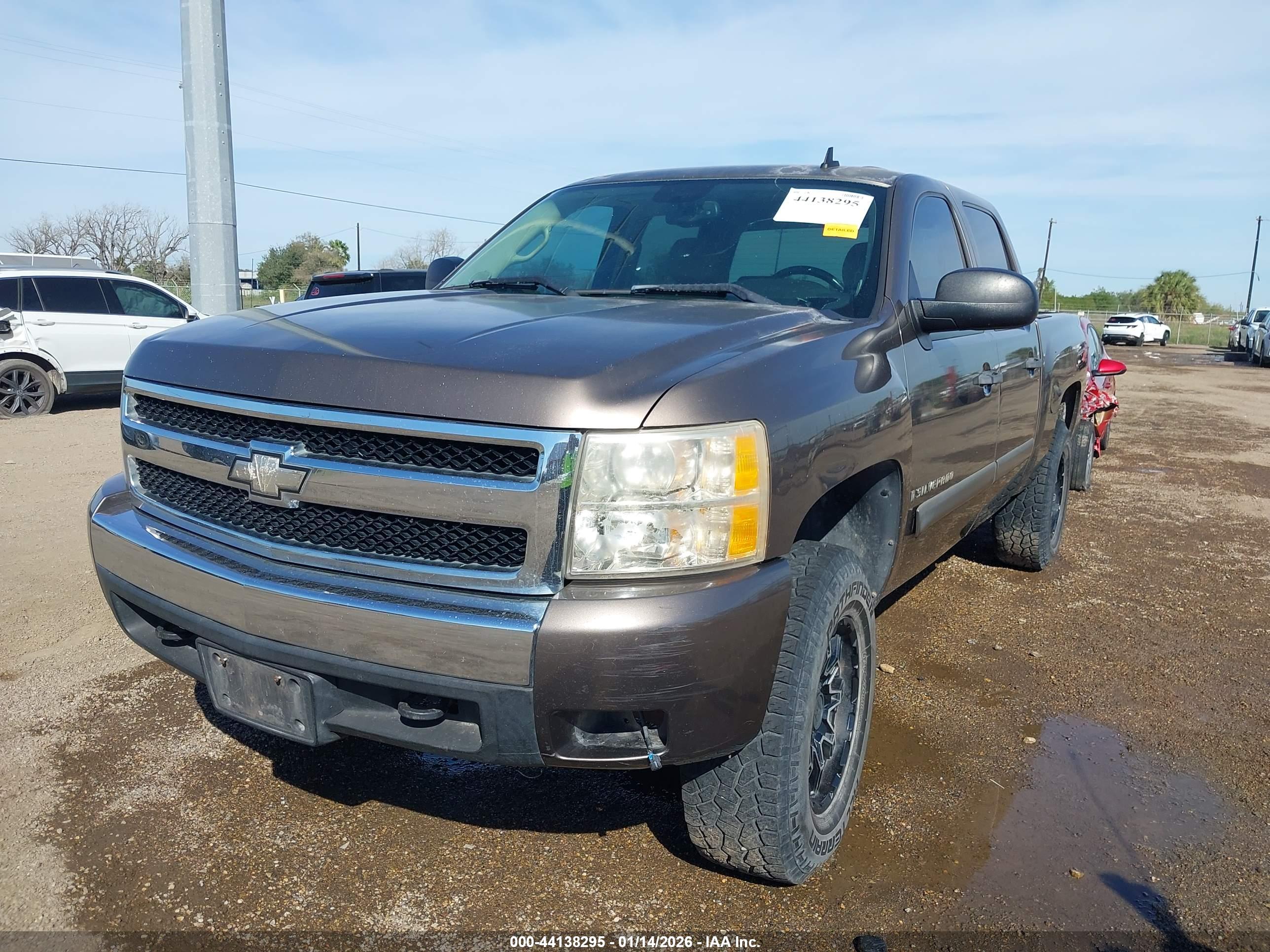 CHEVROLET SILVERADO image 6
