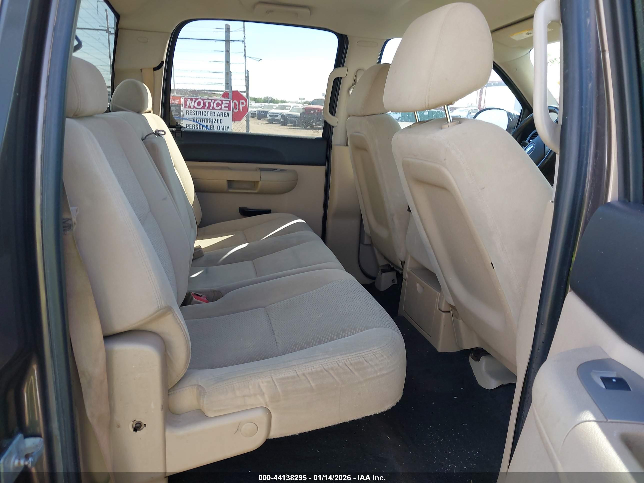 CHEVROLET SILVERADO image 8