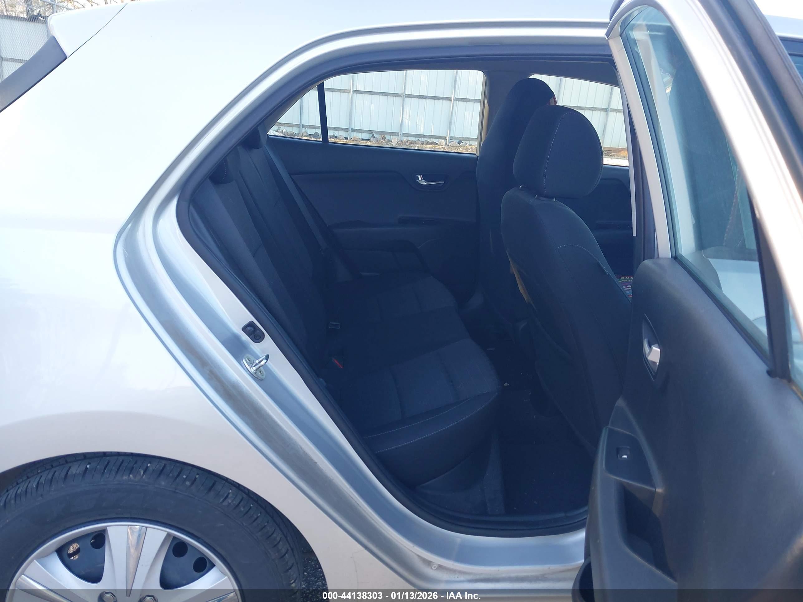KIA RIO image 8