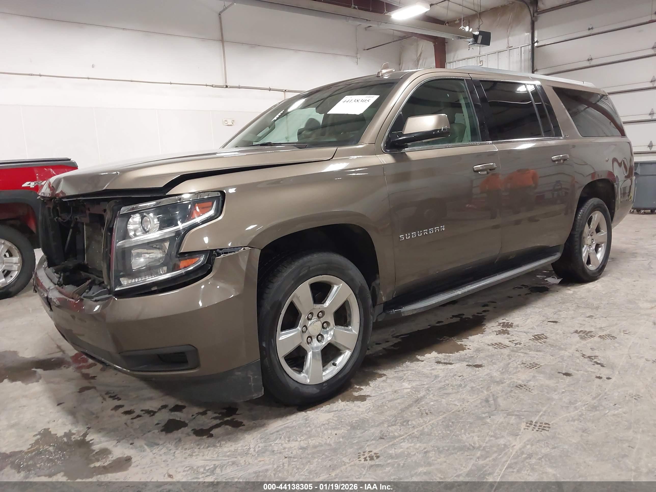 CHEVROLET SUBURBAN image 2