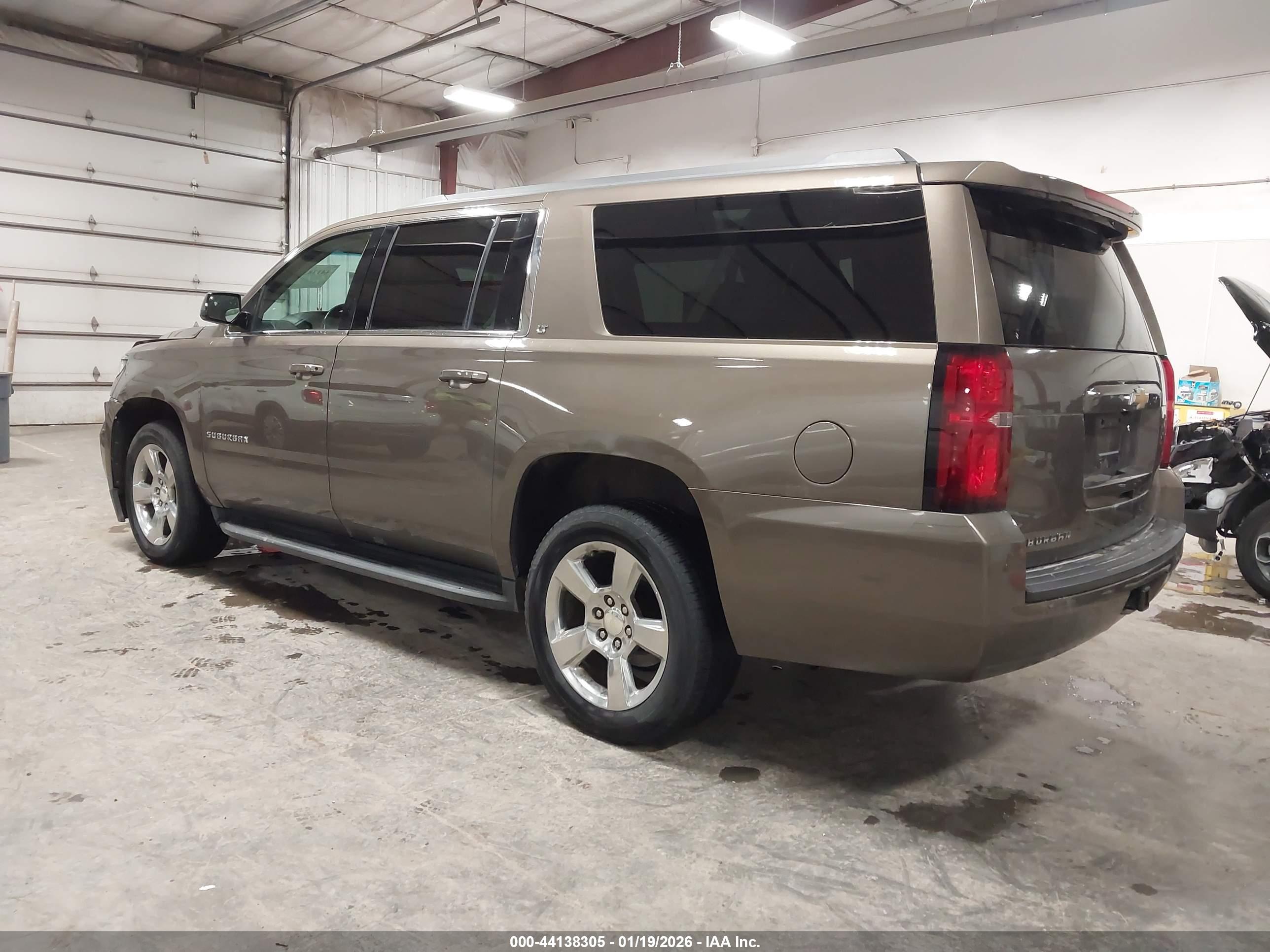 CHEVROLET SUBURBAN image 3
