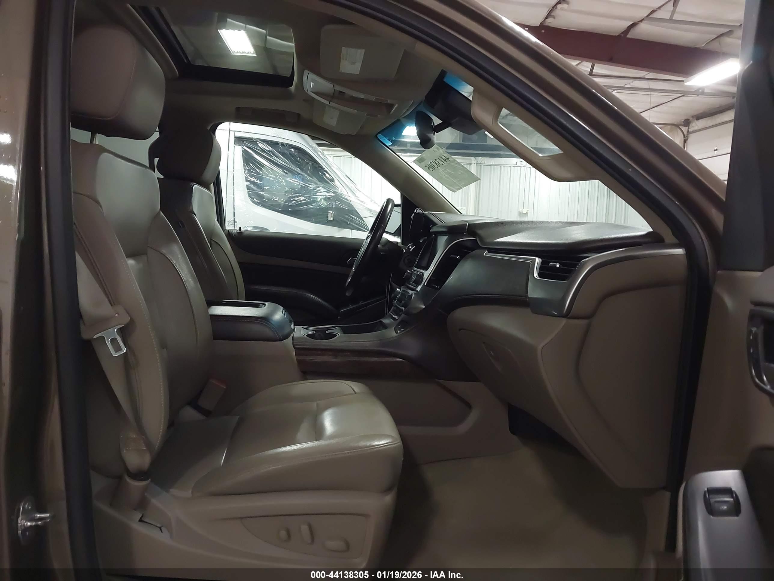 CHEVROLET SUBURBAN image 5