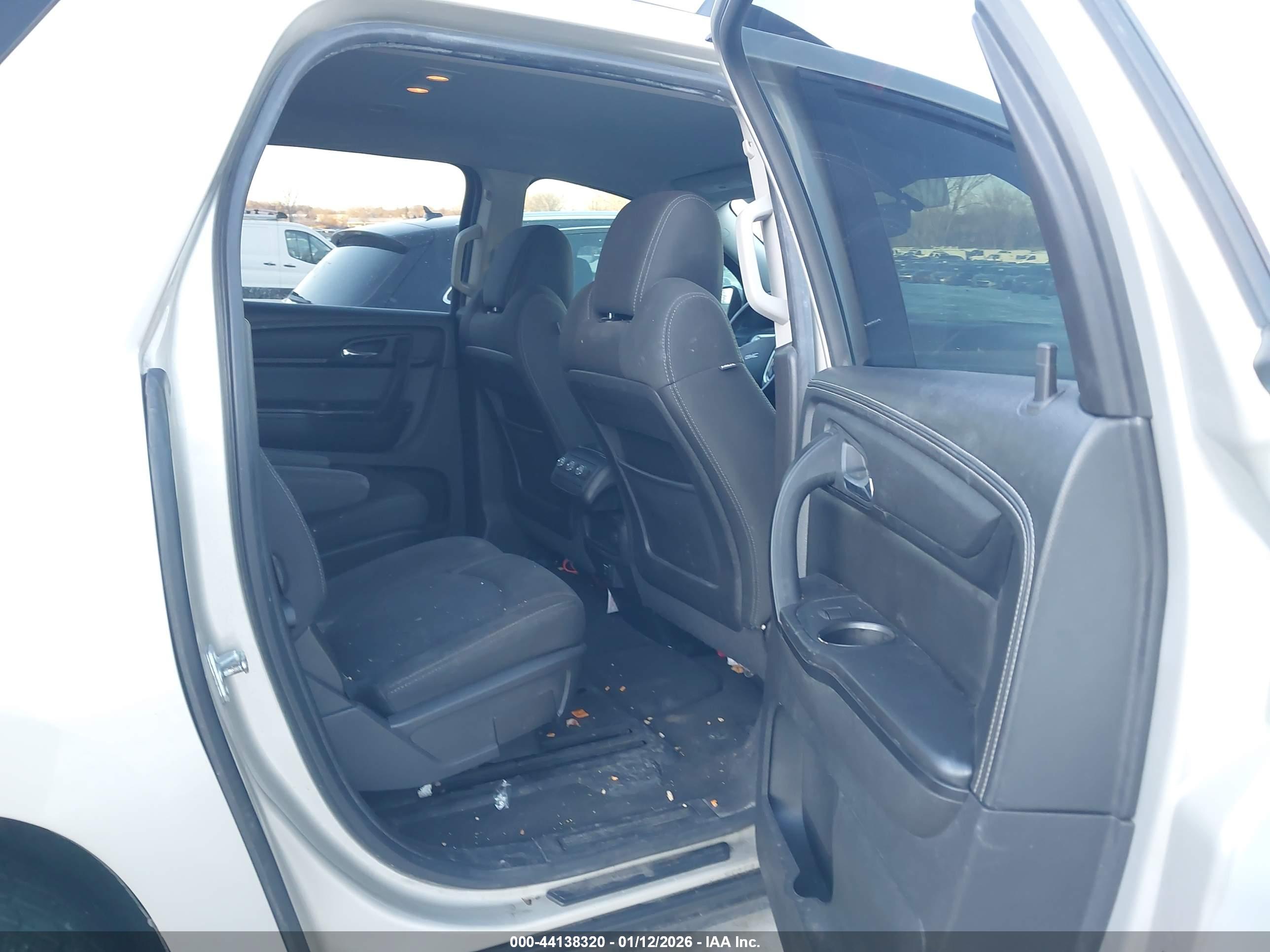 GMC ACADIA image 8