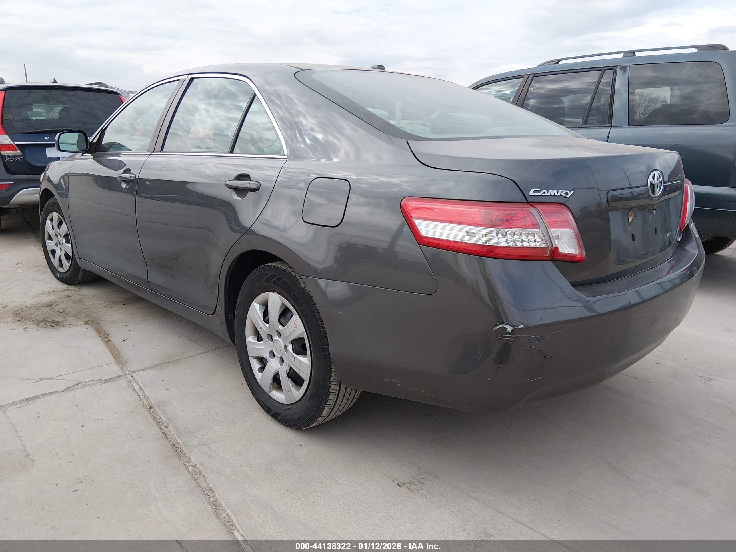 TOYOTA CAMRY image 3