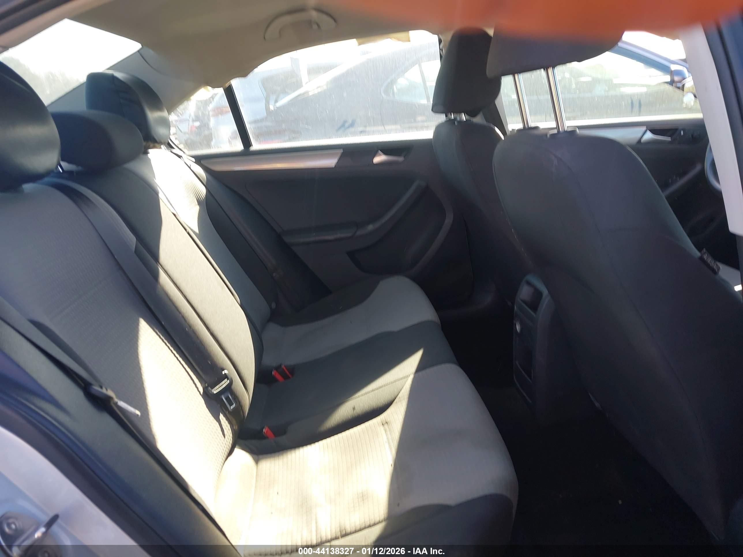VOLKSWAGEN JETTA image 8