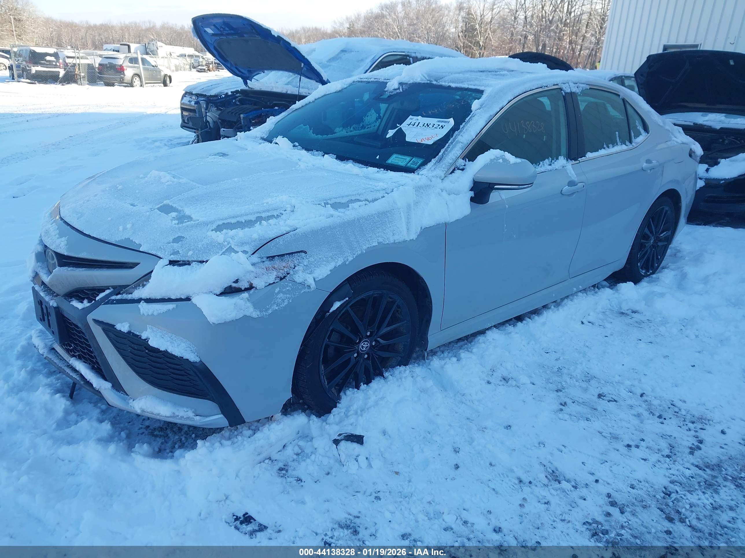 TOYOTA CAMRY image 2