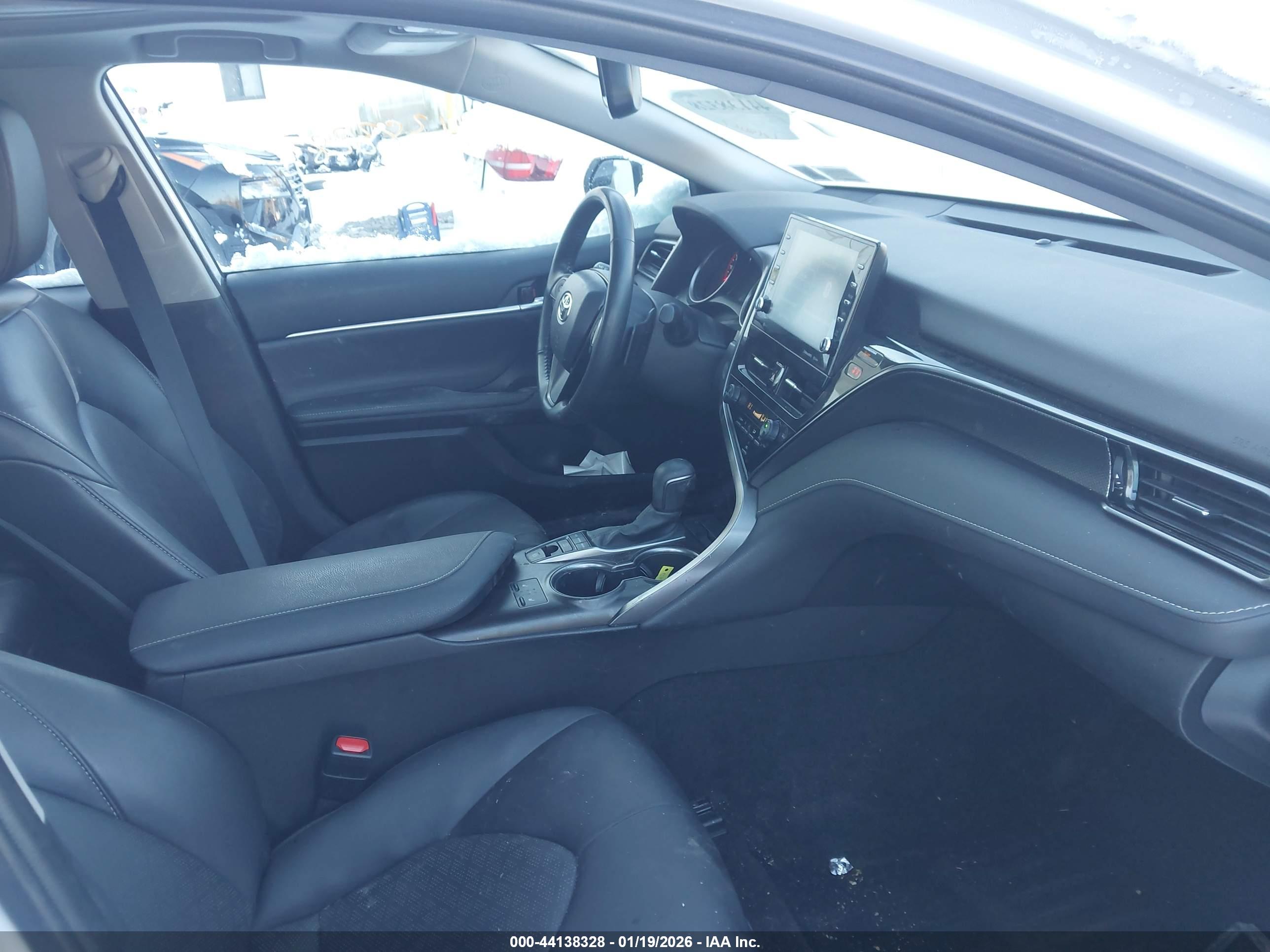 TOYOTA CAMRY image 5