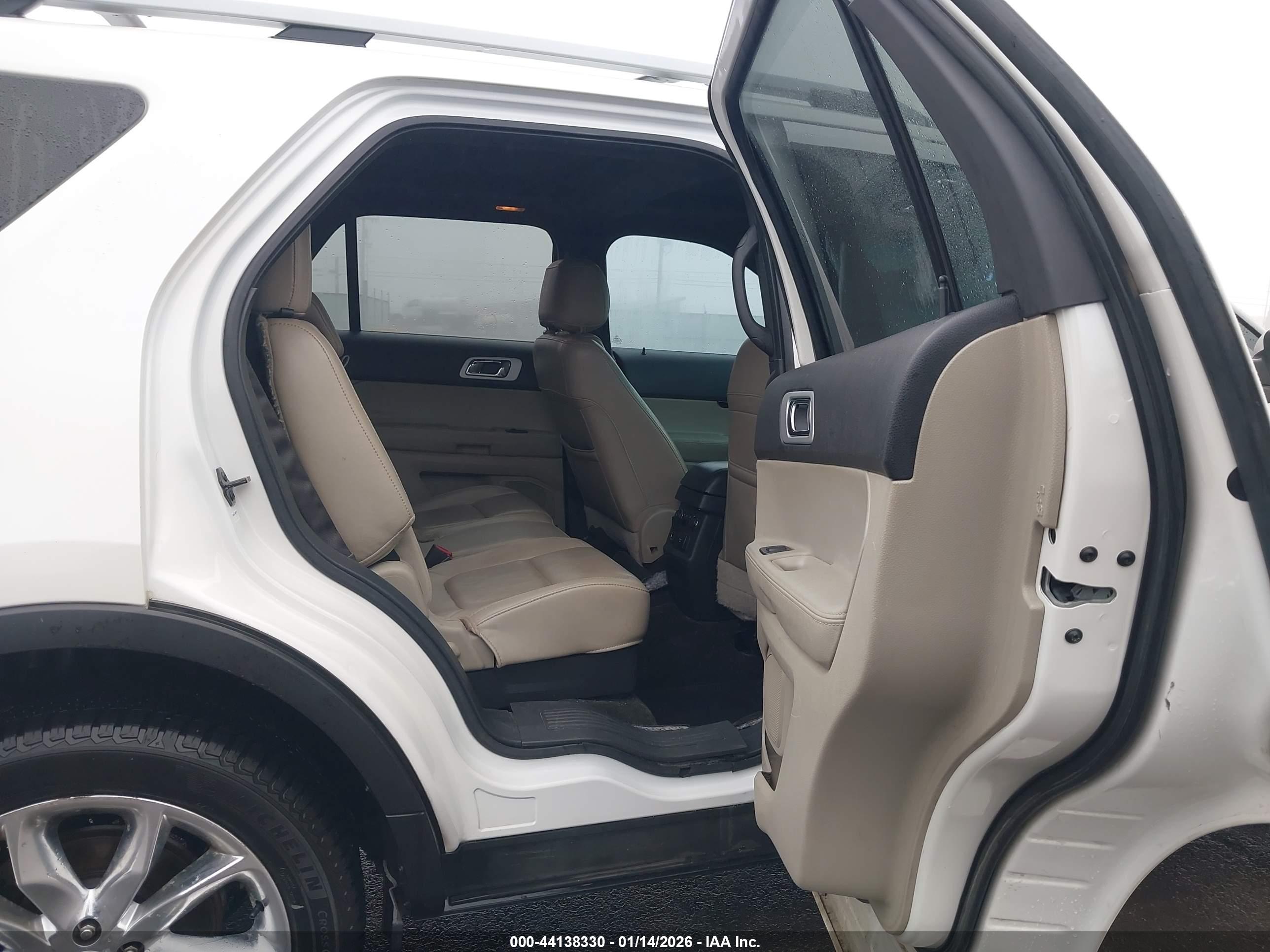 FORD EXPLORER image 8
