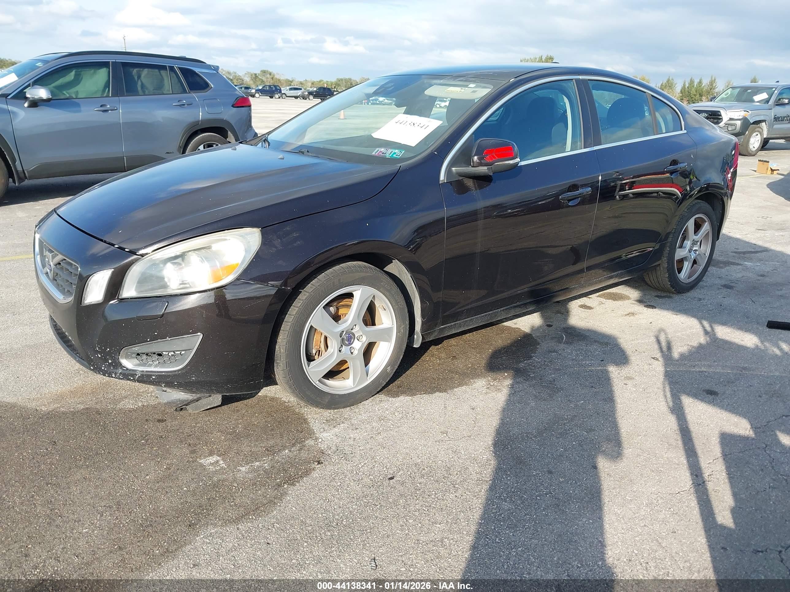 VOLVO S60 image 2