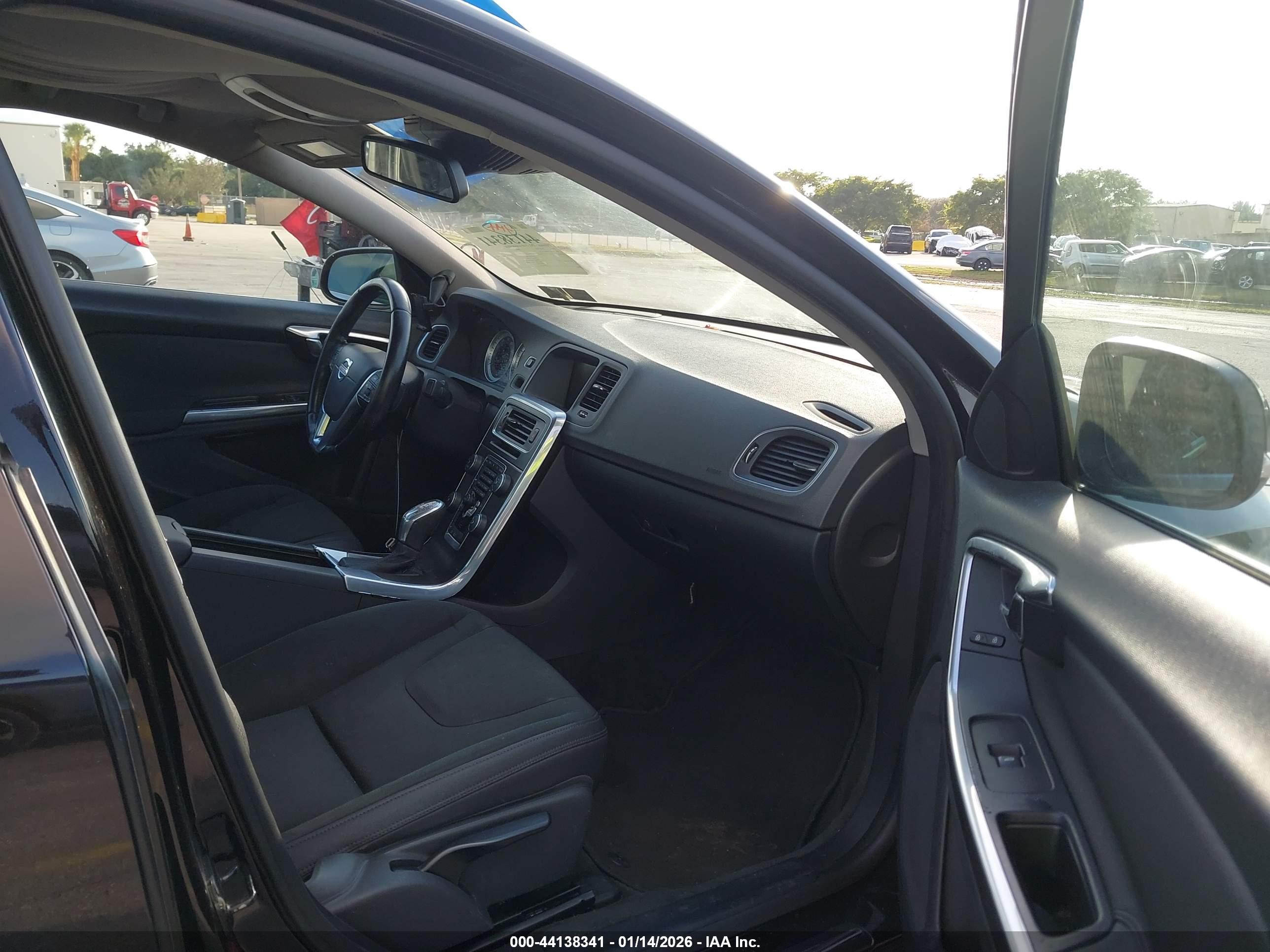 VOLVO S60 image 5