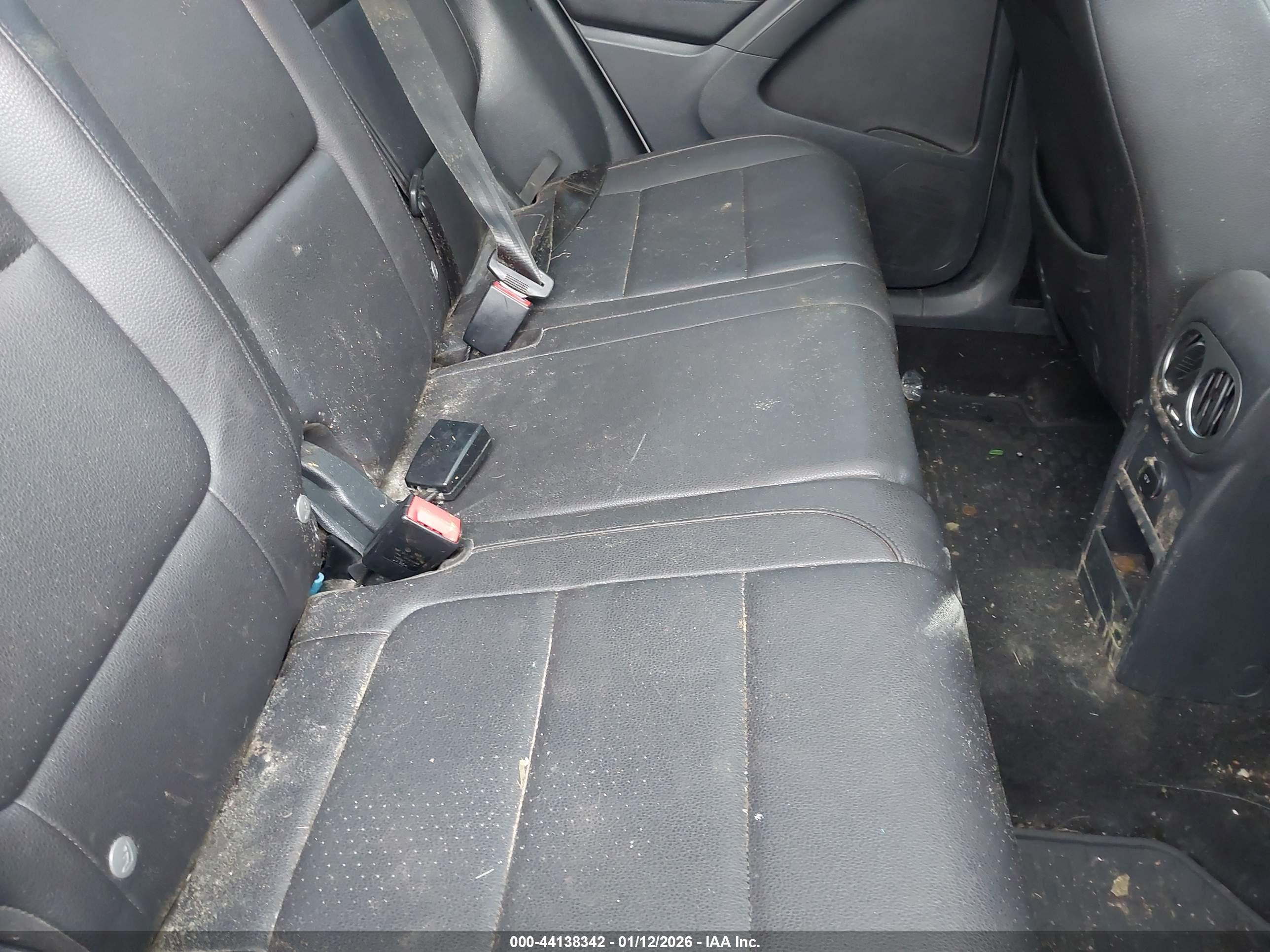VOLKSWAGEN TIGUAN image 8