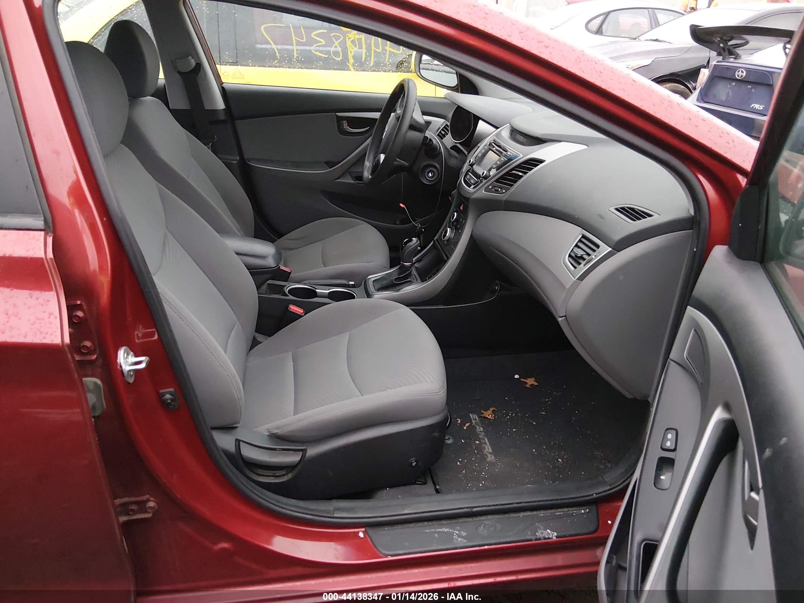 HYUNDAI ELANTRA image 5