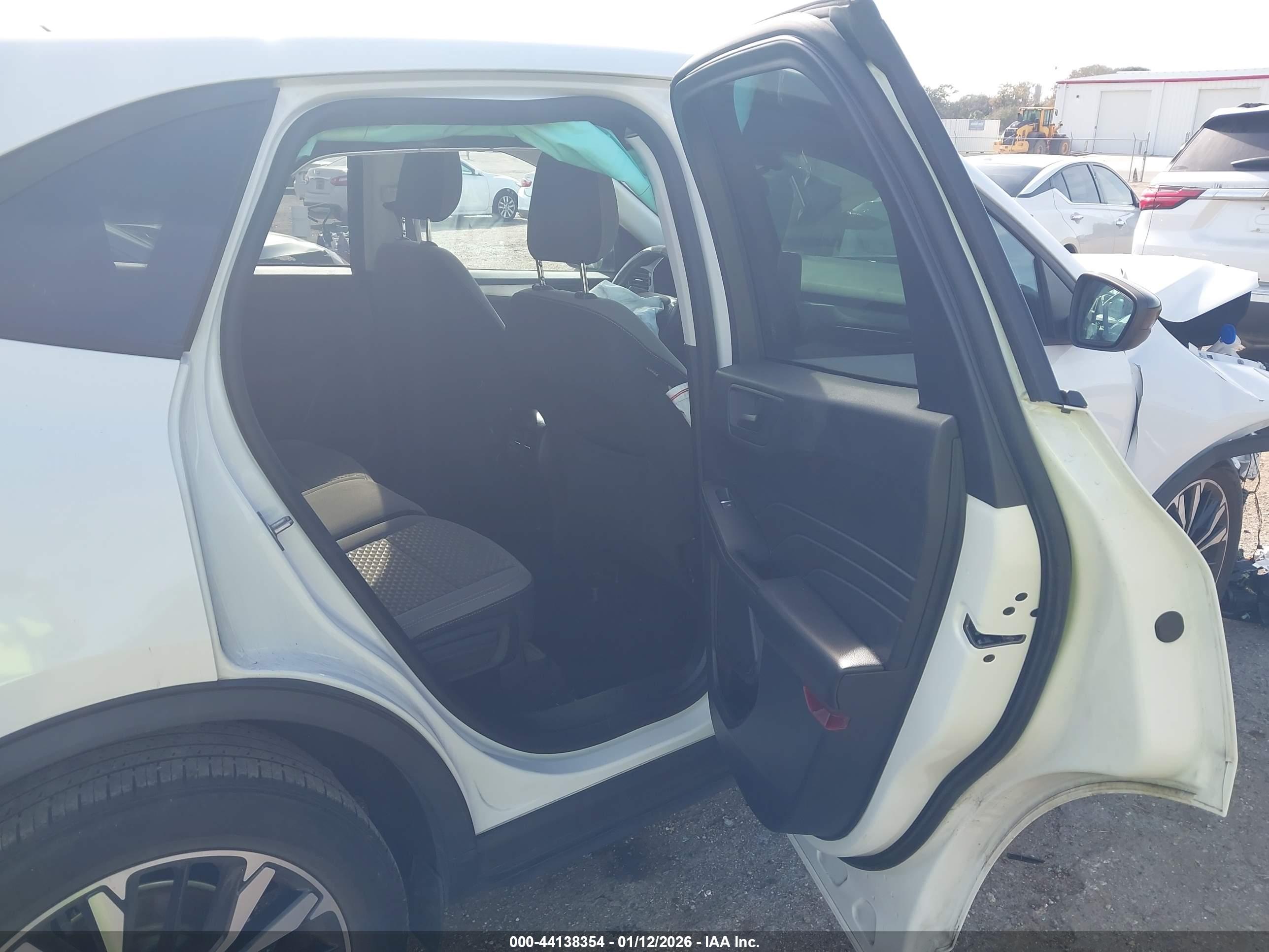 FORD ESCAPE image 8