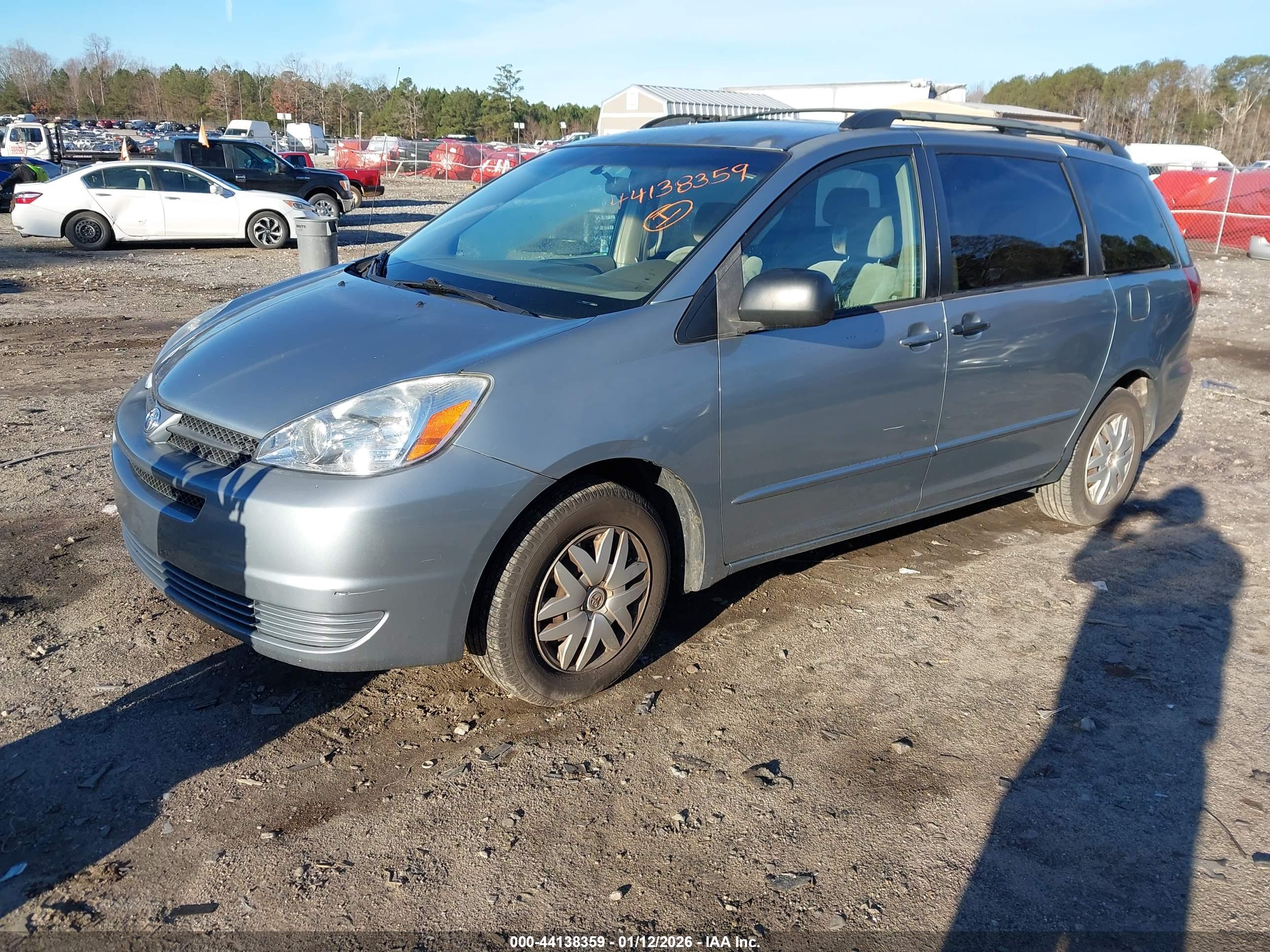 TOYOTA SIENNA image 2