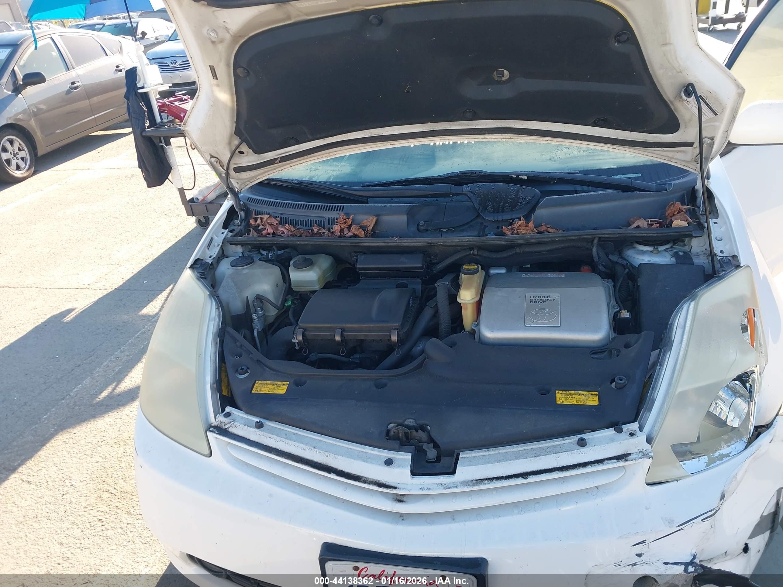 TOYOTA PRIUS image 10