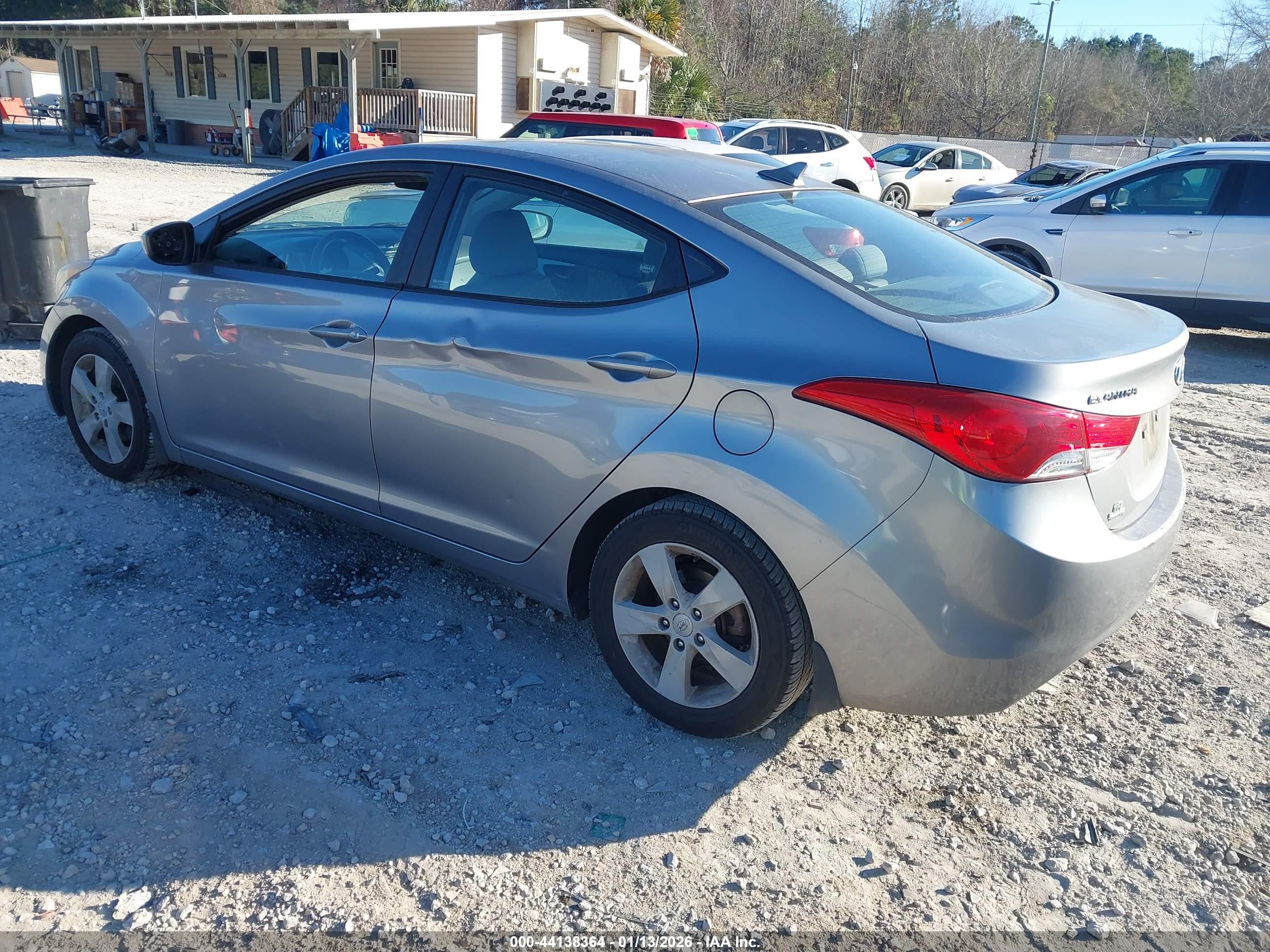 HYUNDAI ELANTRA image 3