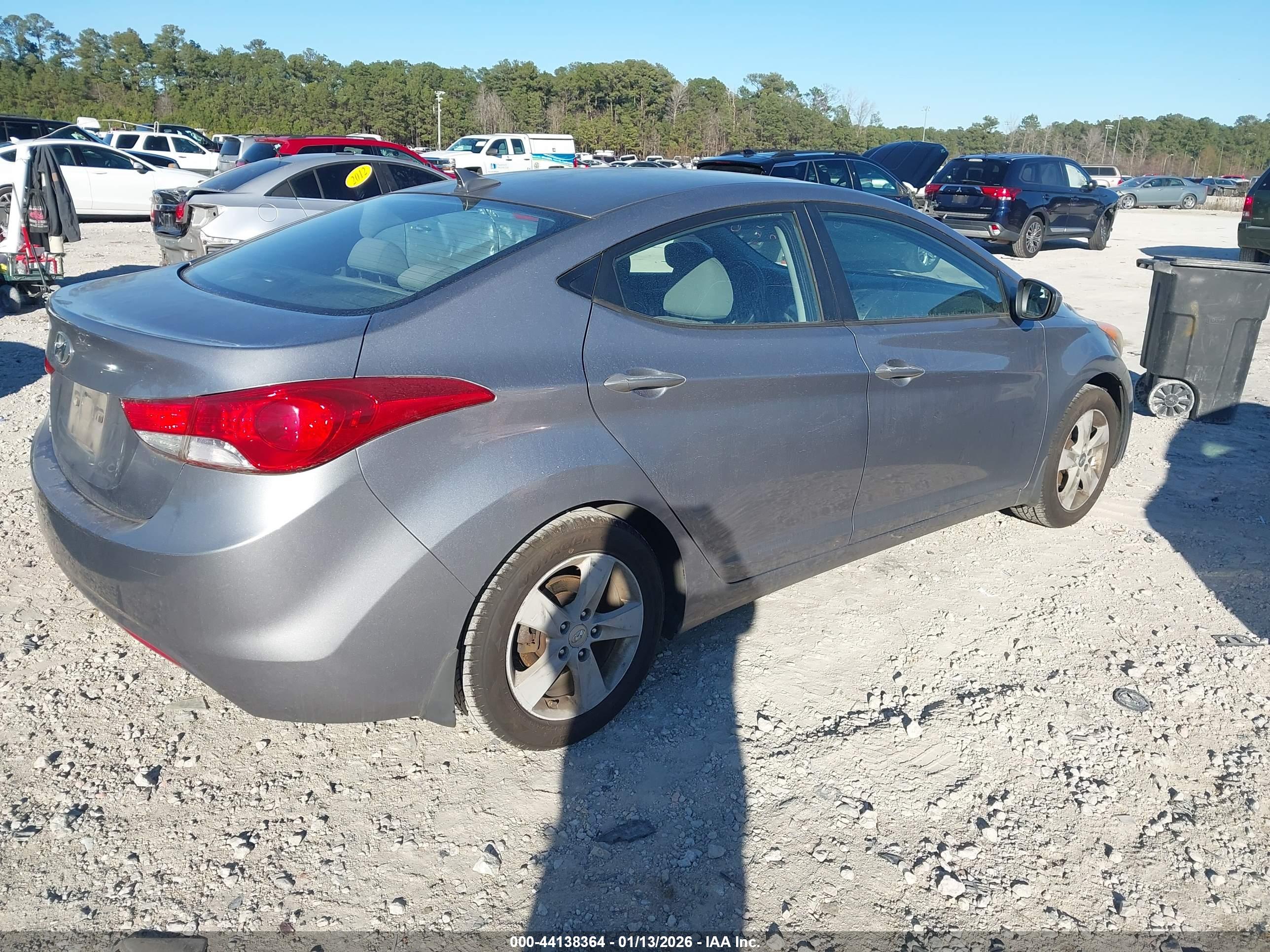 HYUNDAI ELANTRA image 4