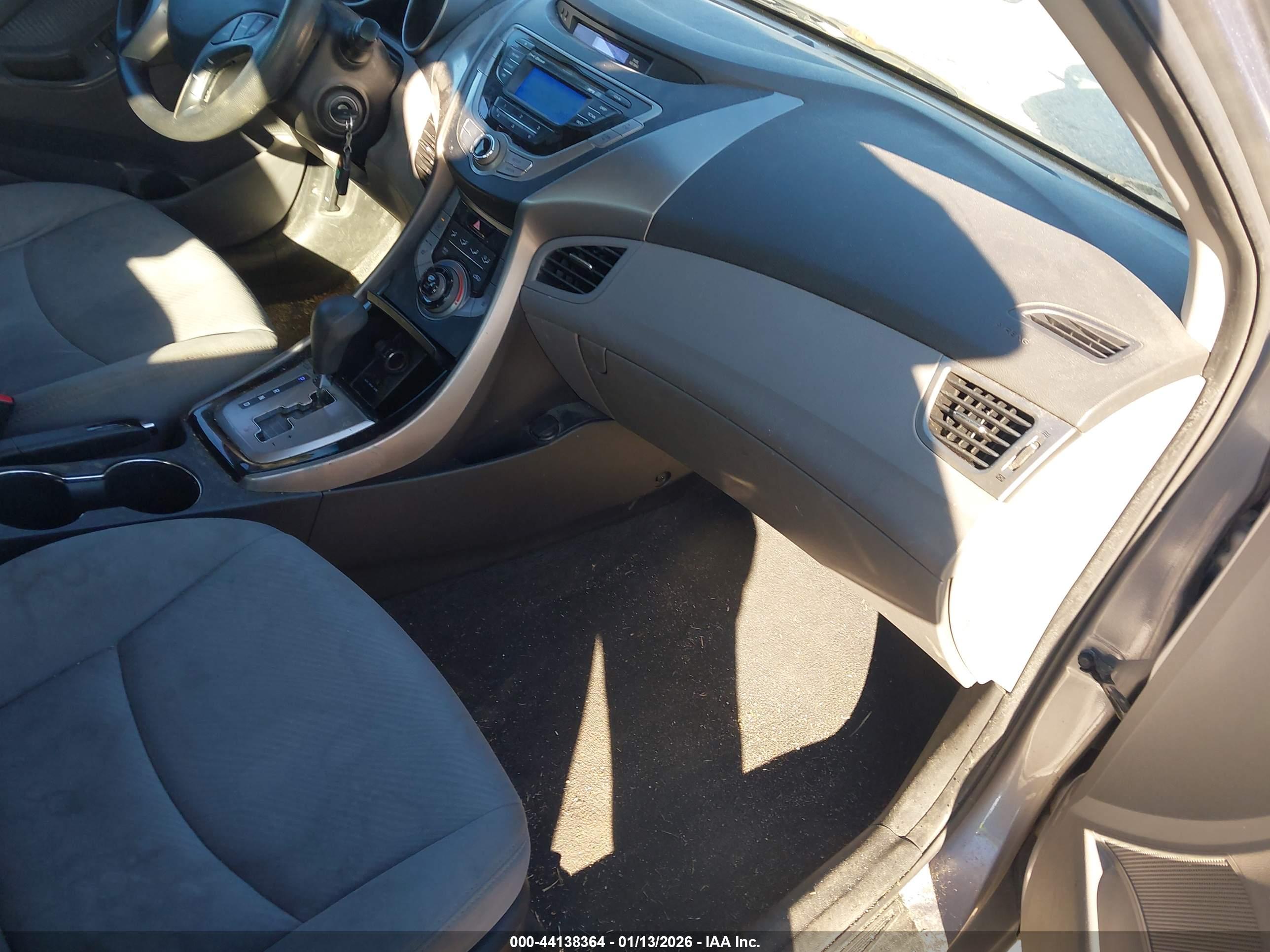 HYUNDAI ELANTRA image 5