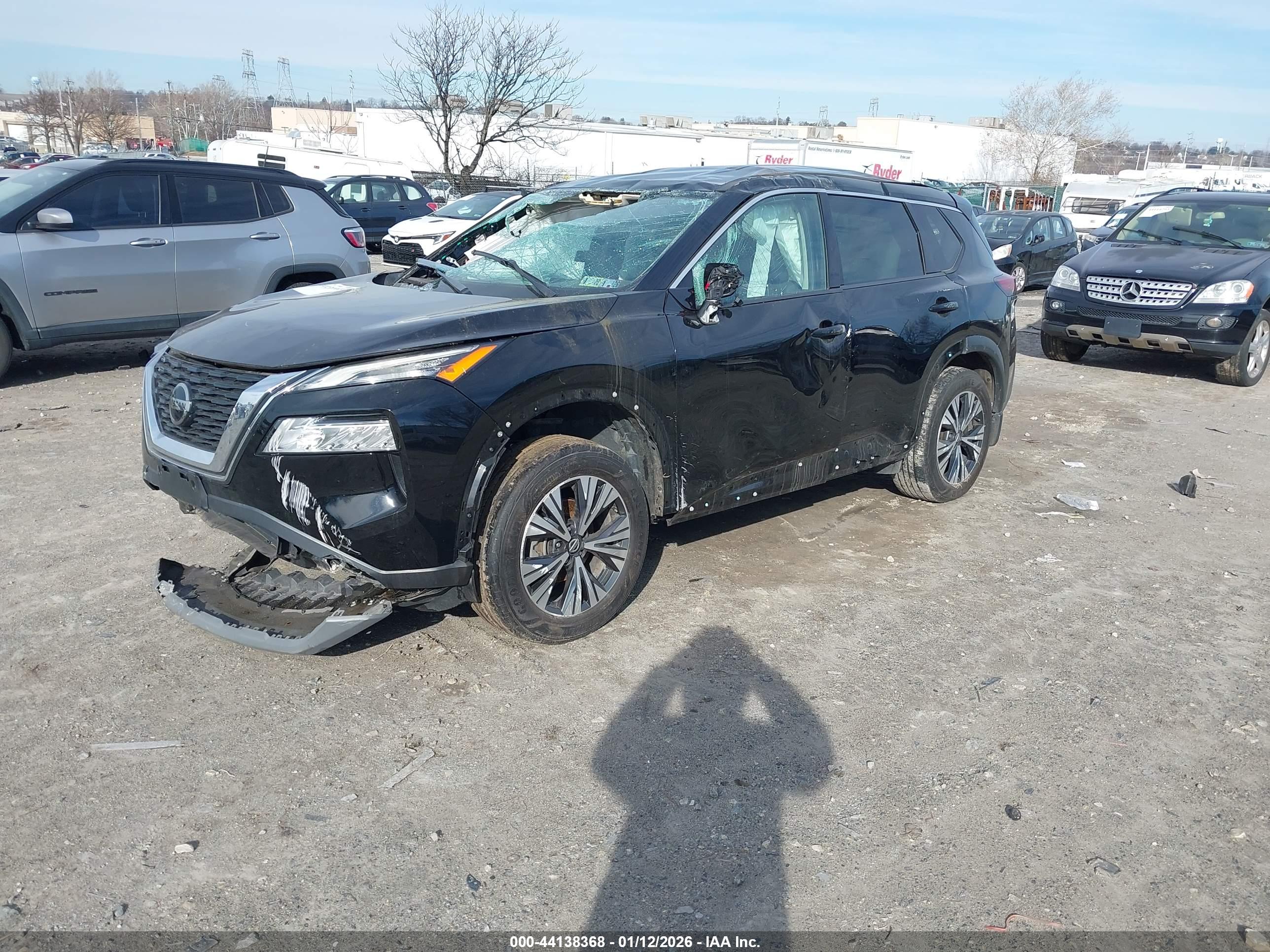 NISSAN ROGUE image 2