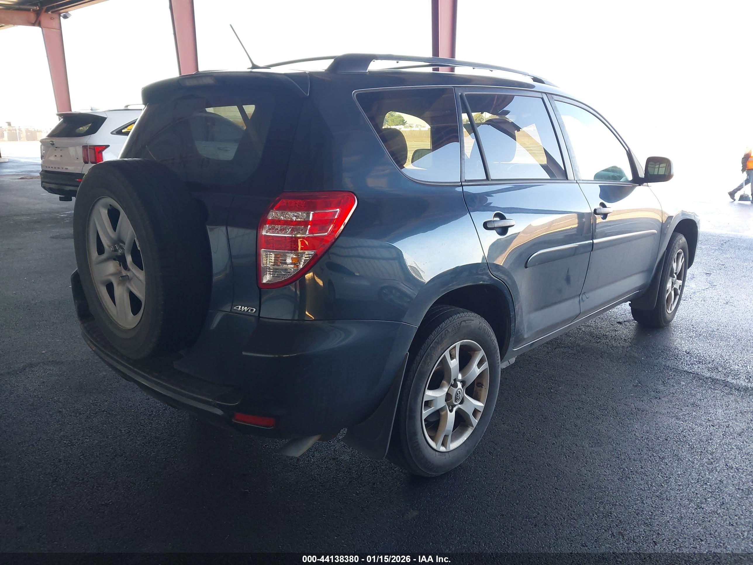 TOYOTA RAV4 image 4