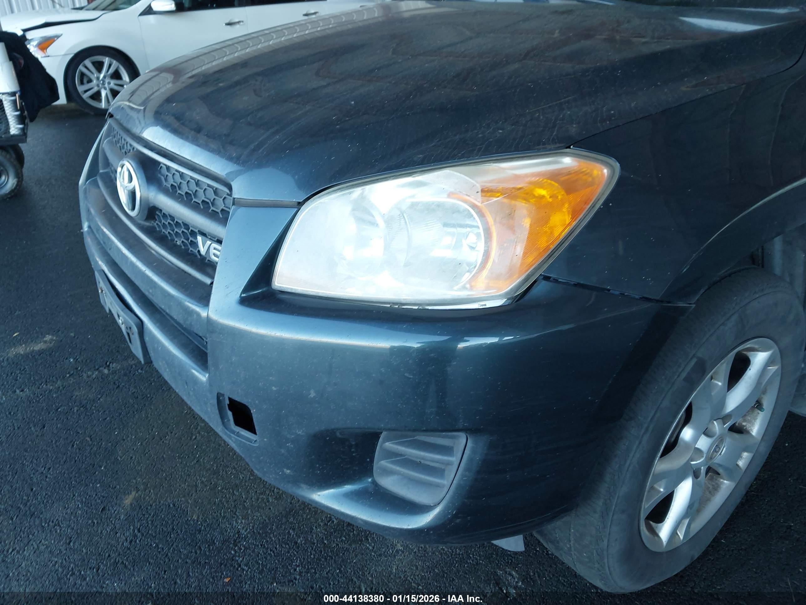 TOYOTA RAV4 image 6