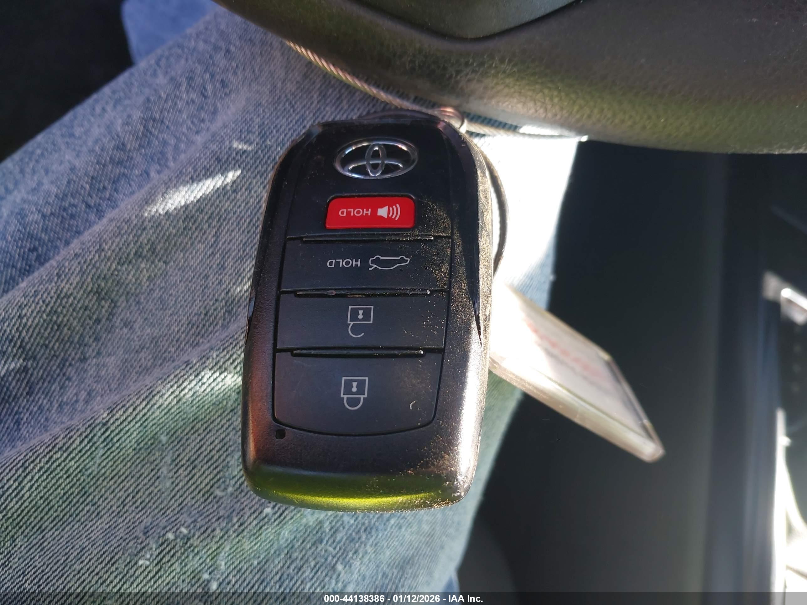 TOYOTA CAMRY image 11